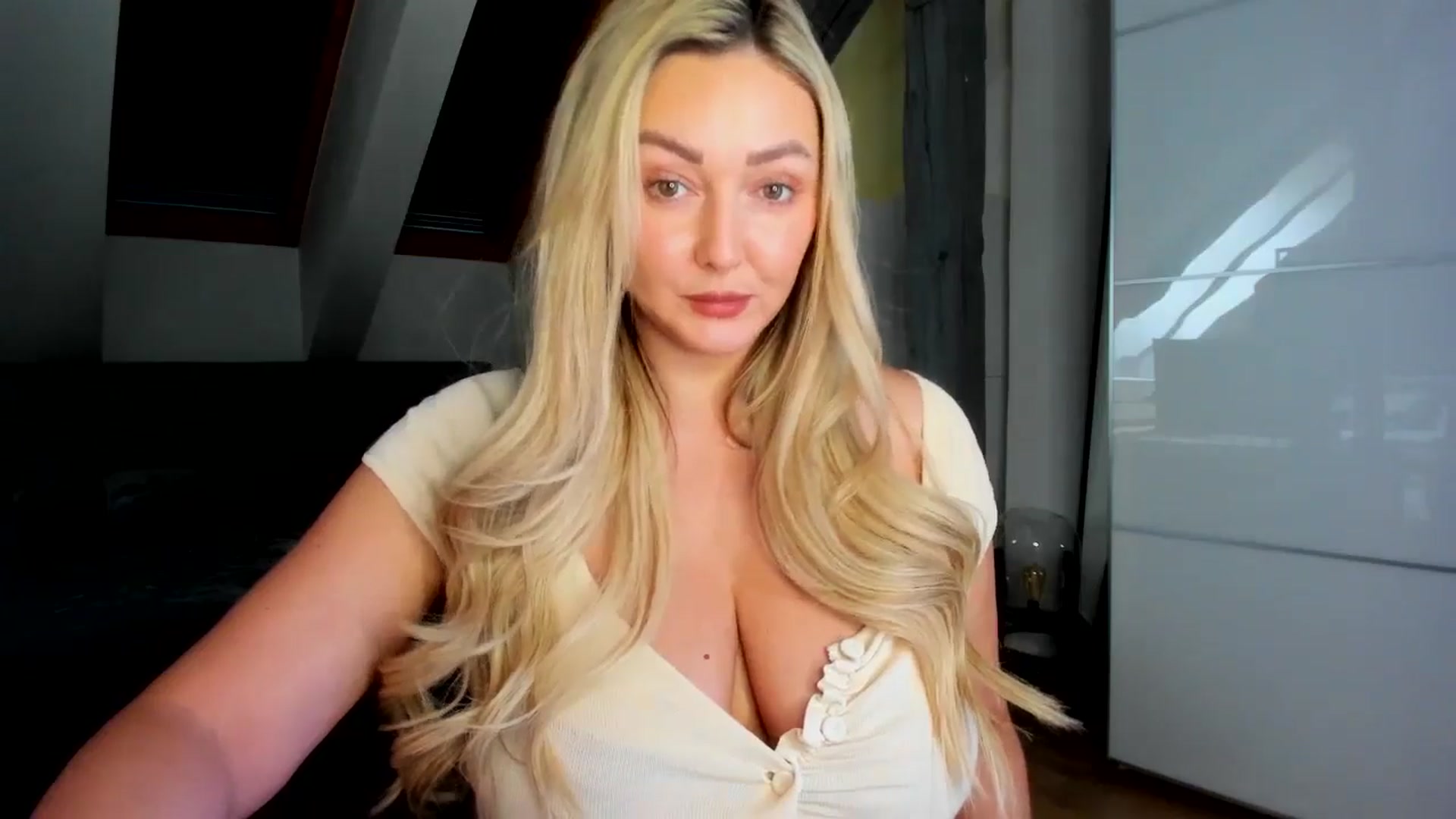 Gallery image thumbnail from Mi_Ha's myfreecams stream on, 02/17/2026, 14:04 image 14 of 20
