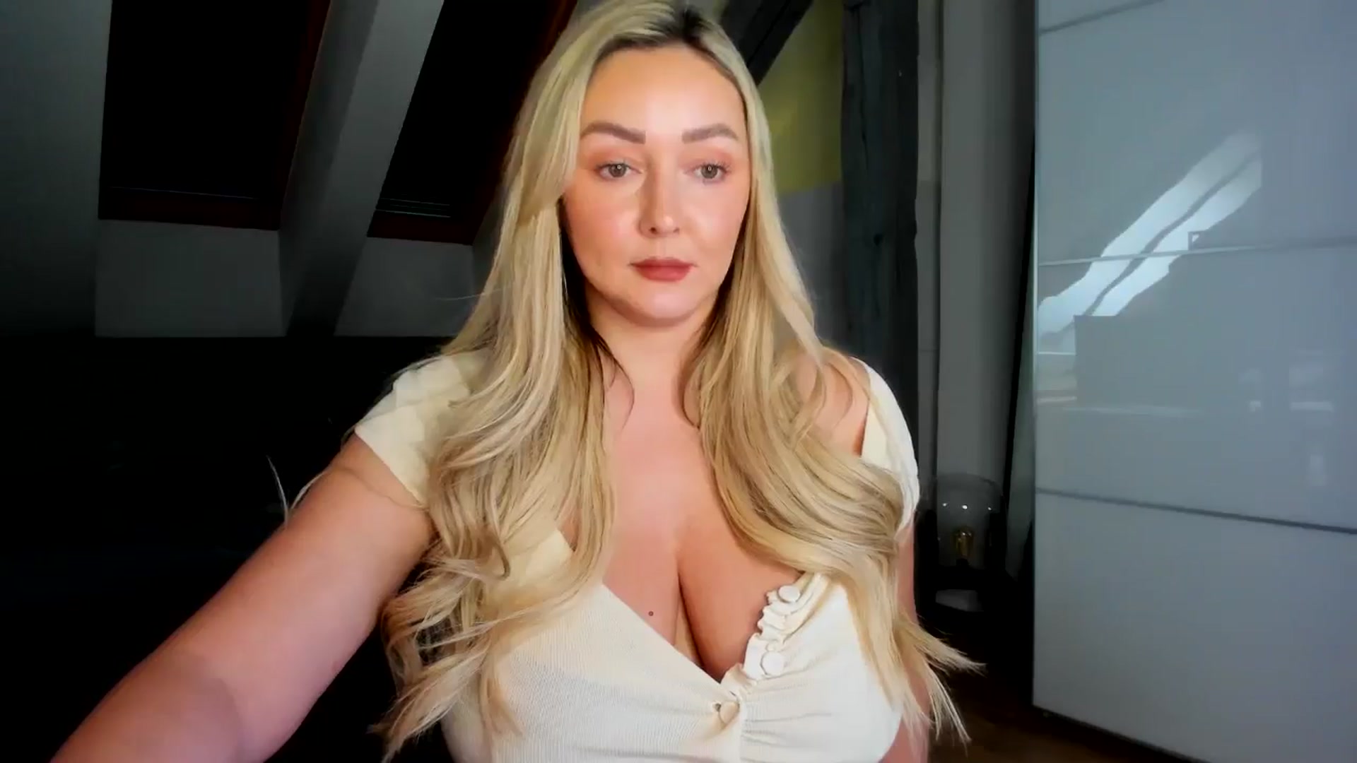 Gallery image thumbnail from Mi_Ha's myfreecams stream on, 02/17/2026, 14:04 image 19 of 20