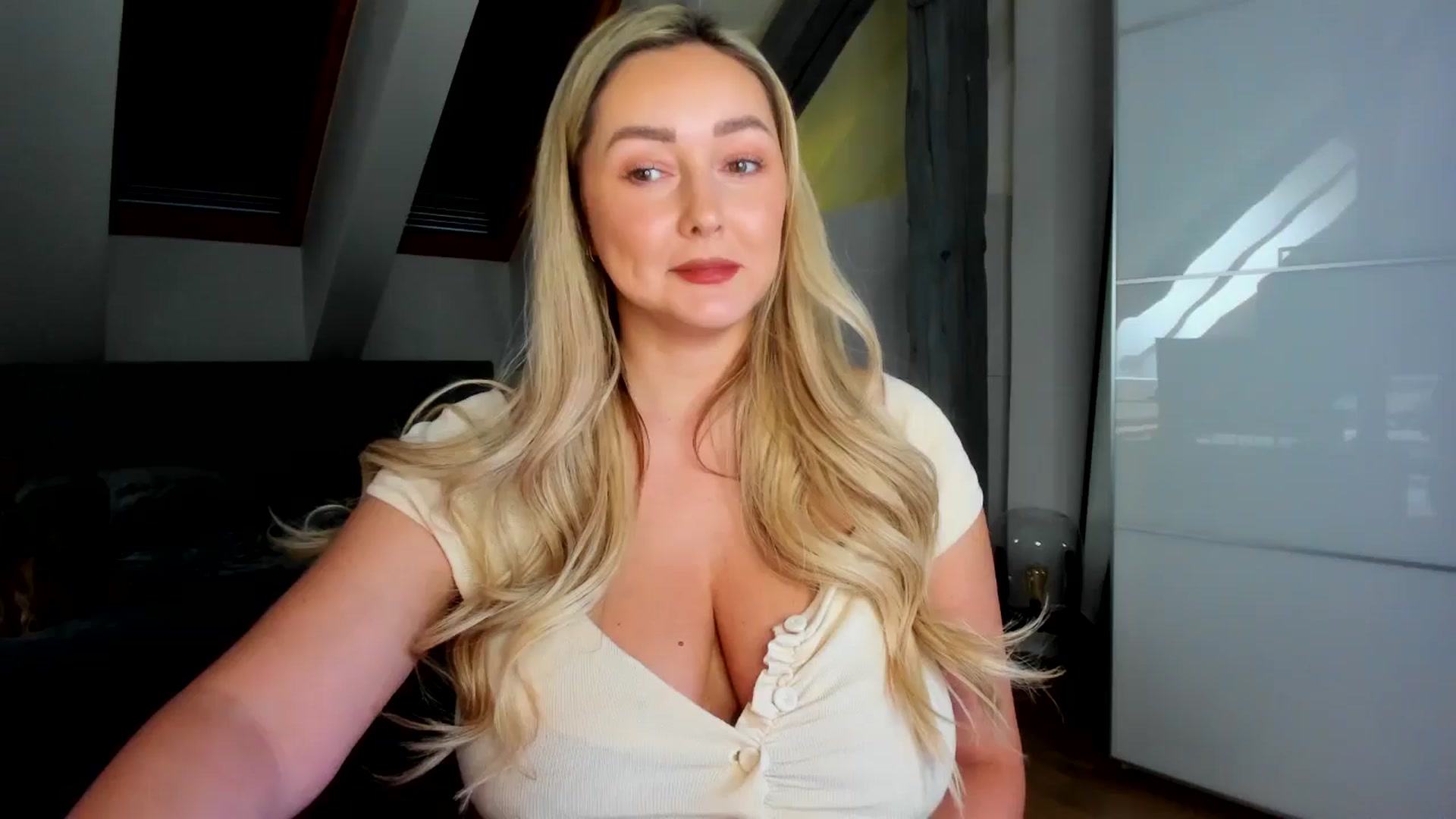 Gallery image thumbnail from Mi_Ha's myfreecams stream on, 02/17/2026, 14:04 image 1 of 20