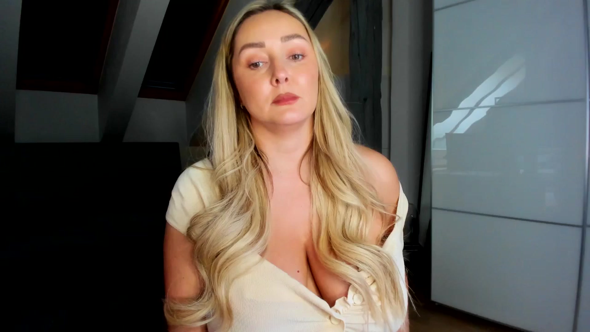 Gallery image thumbnail from Mi_Ha's myfreecams stream on, 02/17/2026, 15:37 image 11 of 20