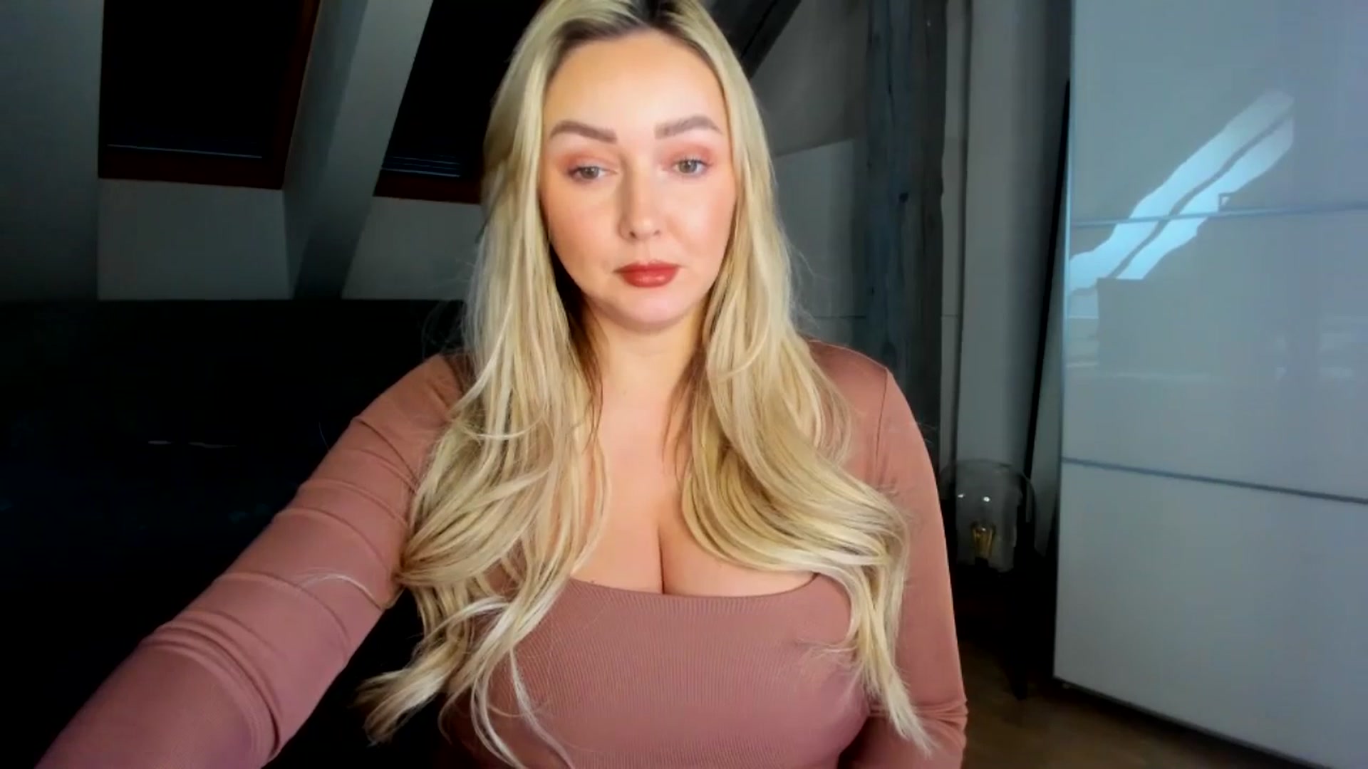 Gallery image thumbnail from Mi_Ha's myfreecams stream on, 02/20/2026, 14:39 image 6 of 20