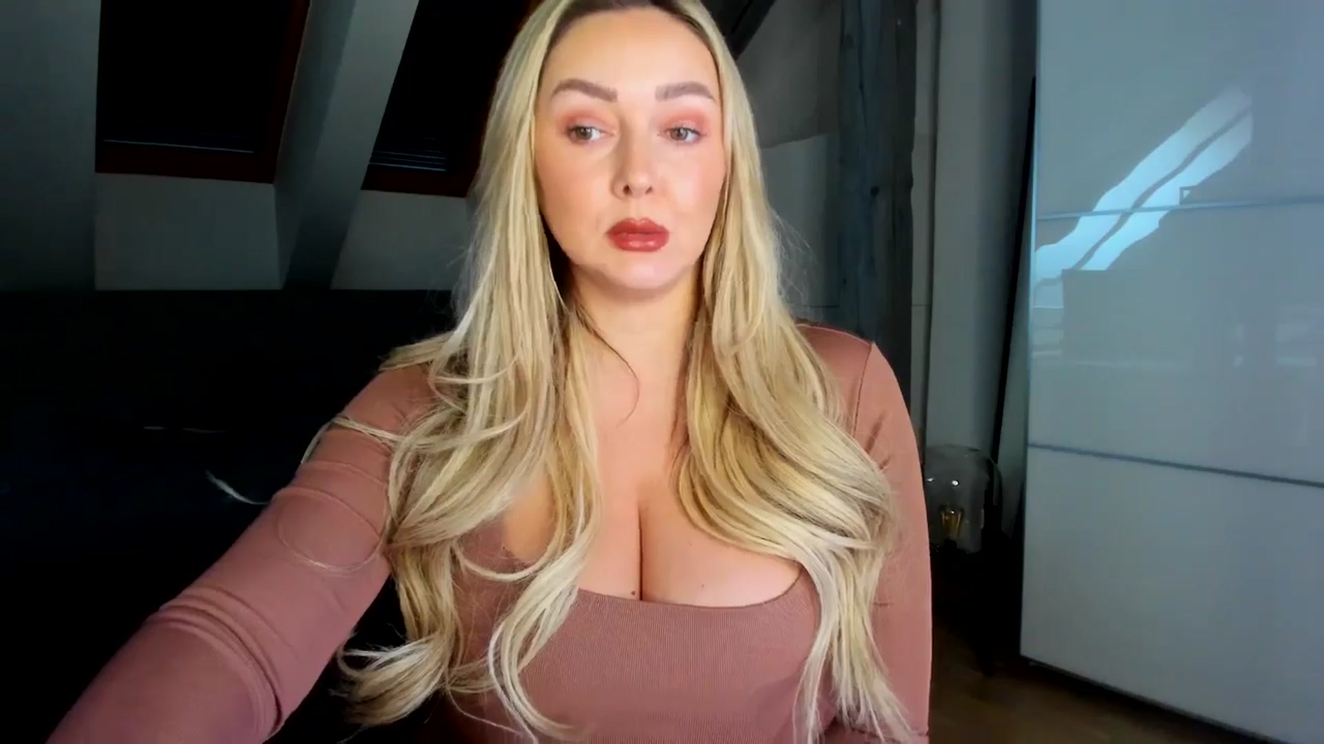 Gallery image thumbnail from Mi_Ha's myfreecams stream on, 02/20/2026, 14:39 image 5 of 20