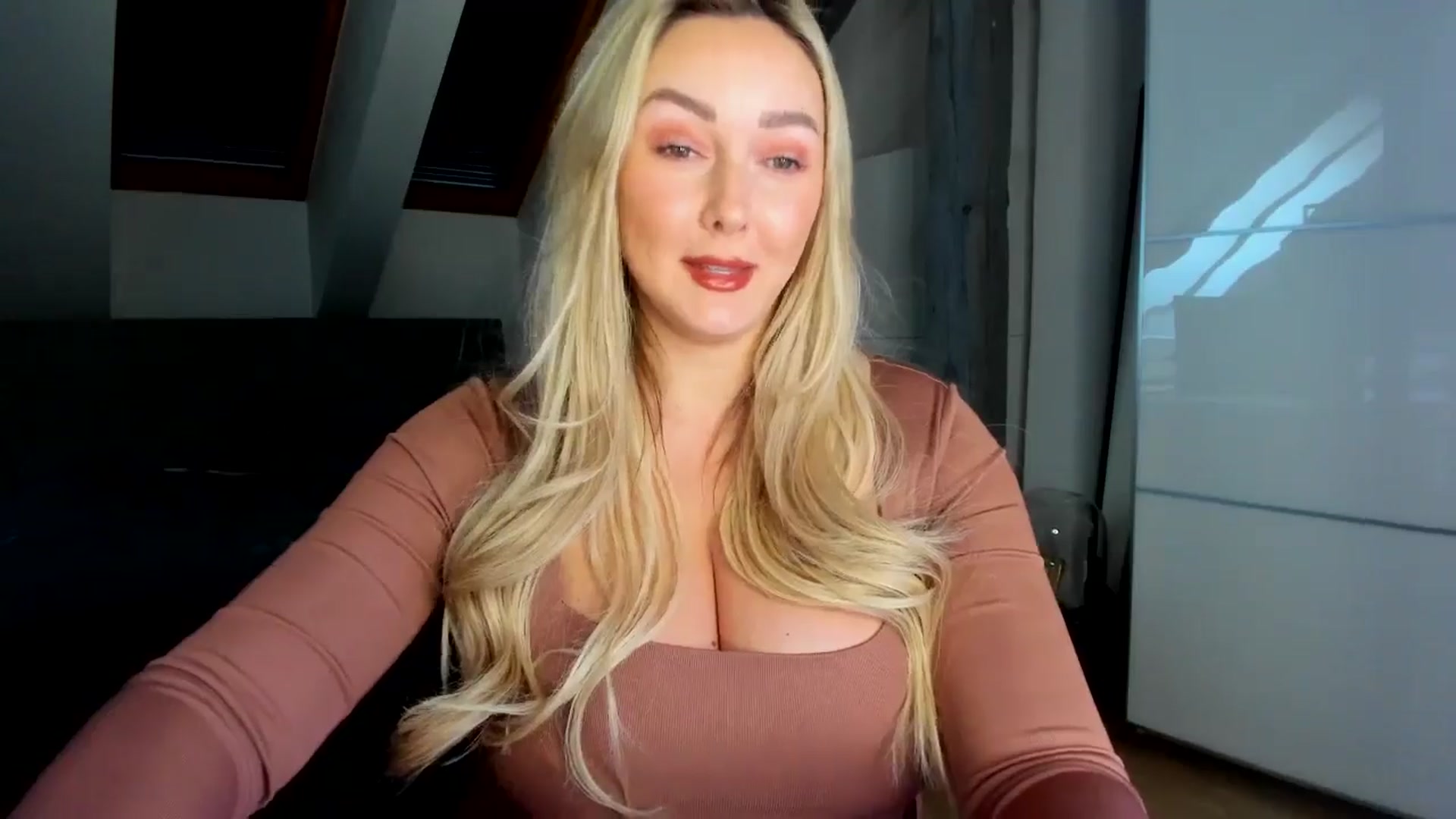 Gallery image thumbnail from Mi_Ha's myfreecams stream on, 02/20/2026, 14:39 image 7 of 20