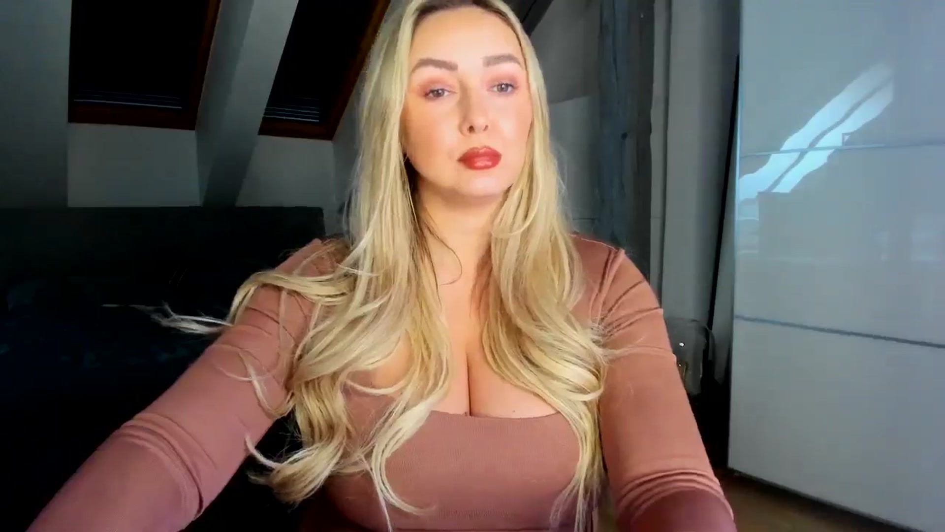 Gallery image thumbnail from Mi_Ha's myfreecams stream on, 02/20/2026, 14:39 image 4 of 20