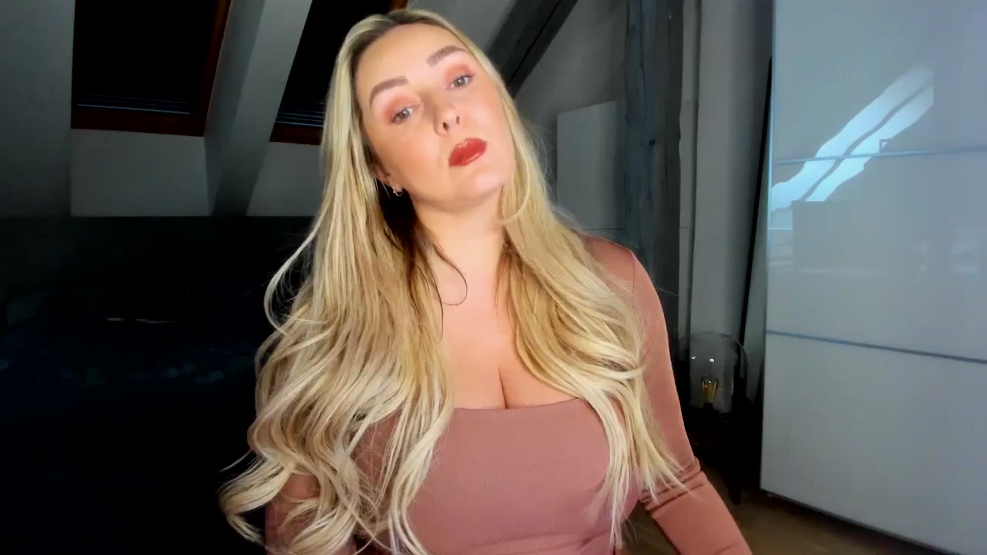Gallery image thumbnail from Mi_Ha's myfreecams stream on, 02/20/2026, 14:39 image 3 of 20