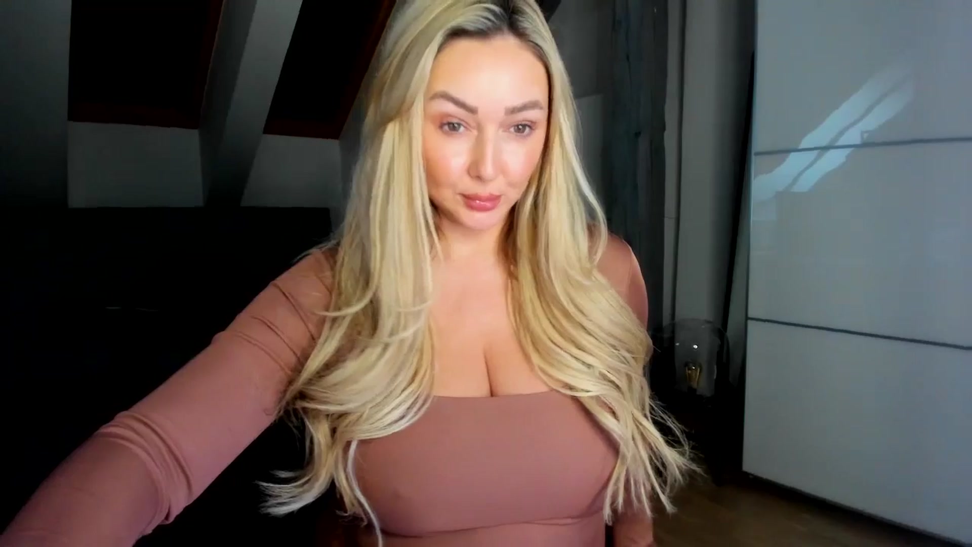 Gallery image thumbnail from Mi_Ha's myfreecams stream on, 02/20/2026, 16:11 image 17 of 20