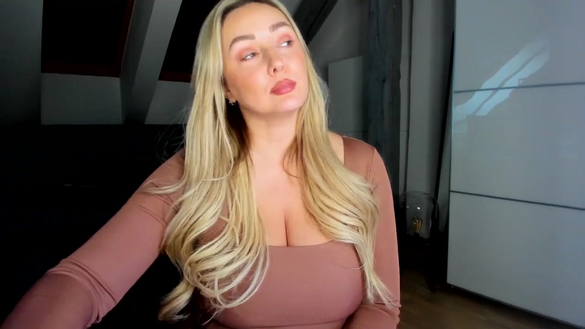 Gallery image thumbnail from Mi_Ha's myfreecams stream on, 02/20/2026, 16:11 image 18 of 20