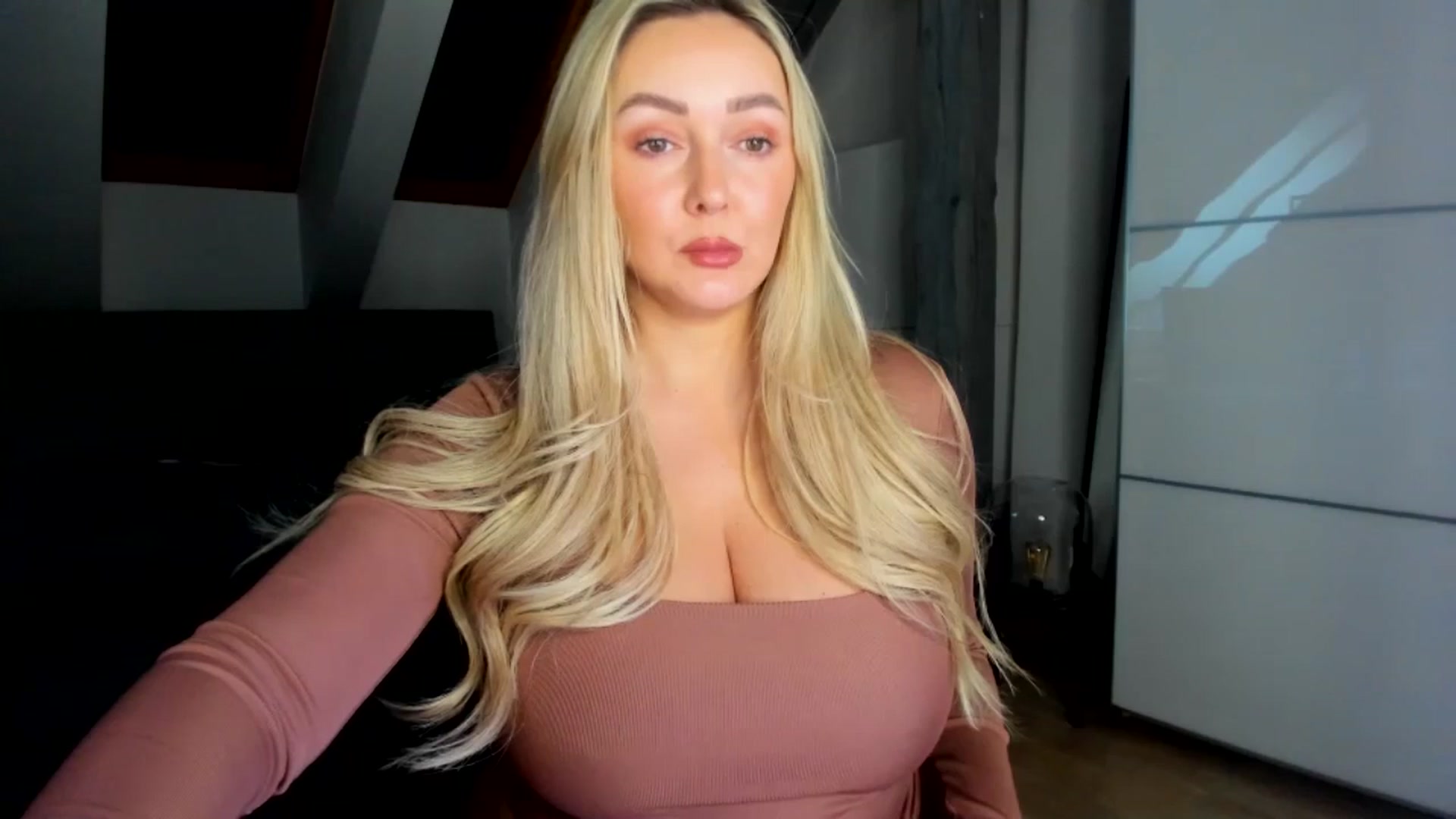 Gallery image thumbnail from Mi_Ha's myfreecams stream on, 02/20/2026, 16:11 image 16 of 20