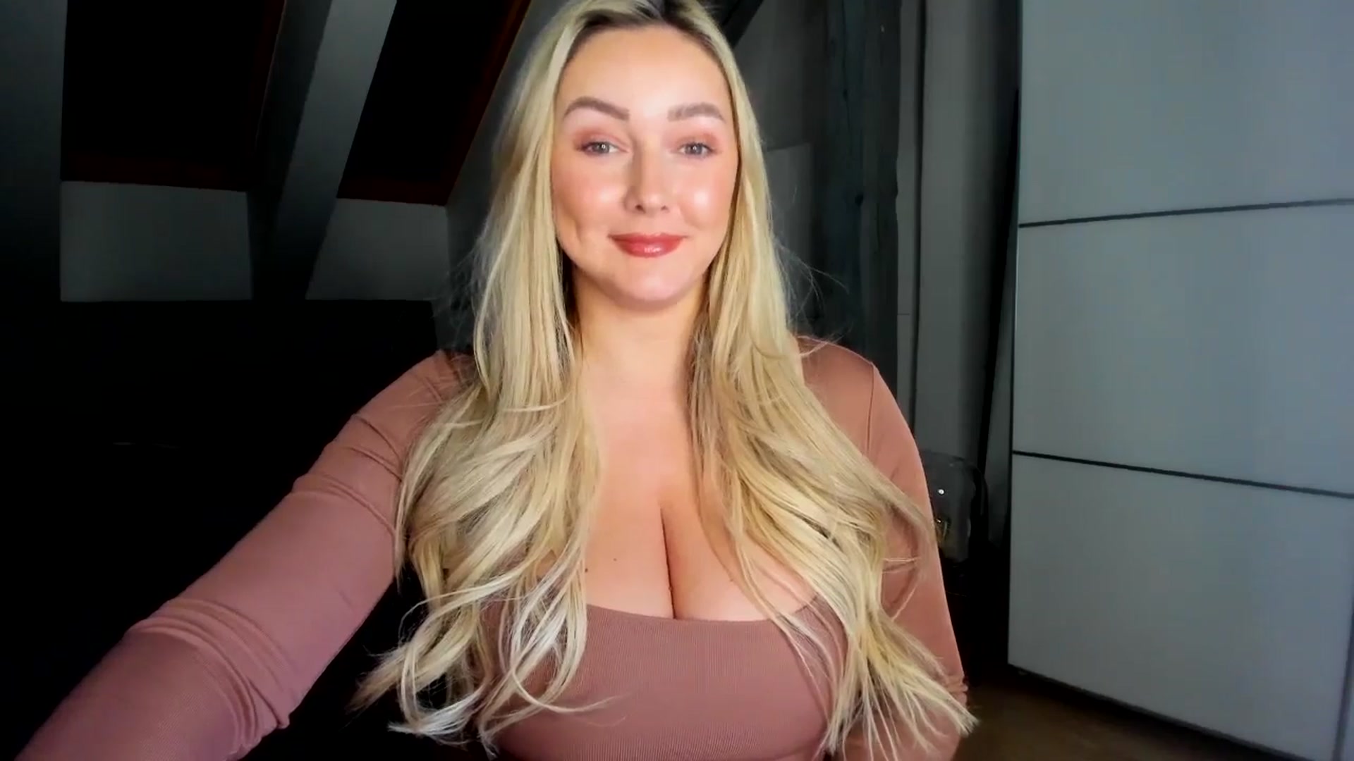 Gallery image thumbnail from Mi_Ha's myfreecams stream on, 02/20/2026, 16:44 image 18 of 20