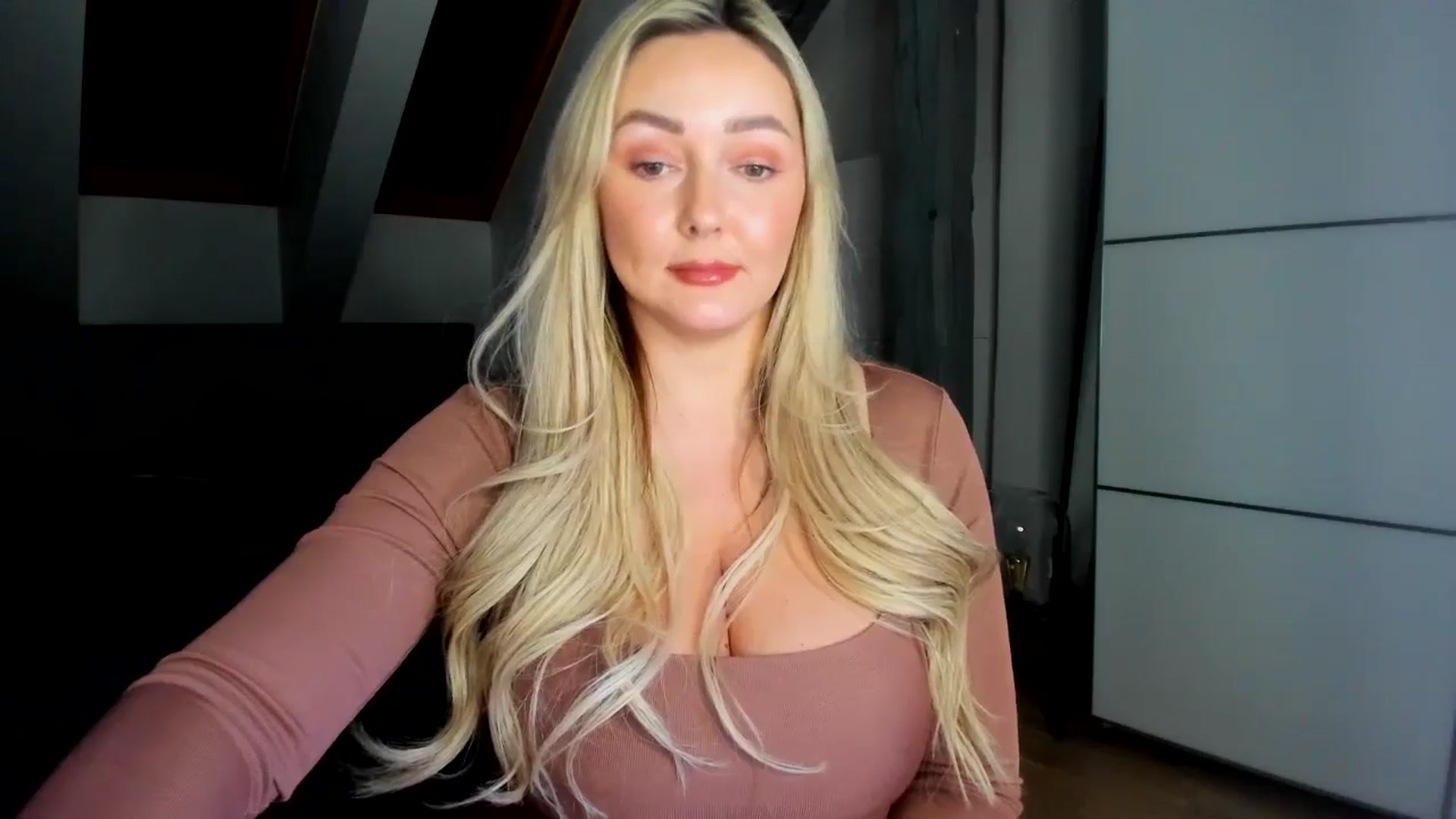 Gallery image thumbnail from Mi_Ha's myfreecams stream on, 02/20/2026, 17:32 image 3 of 20