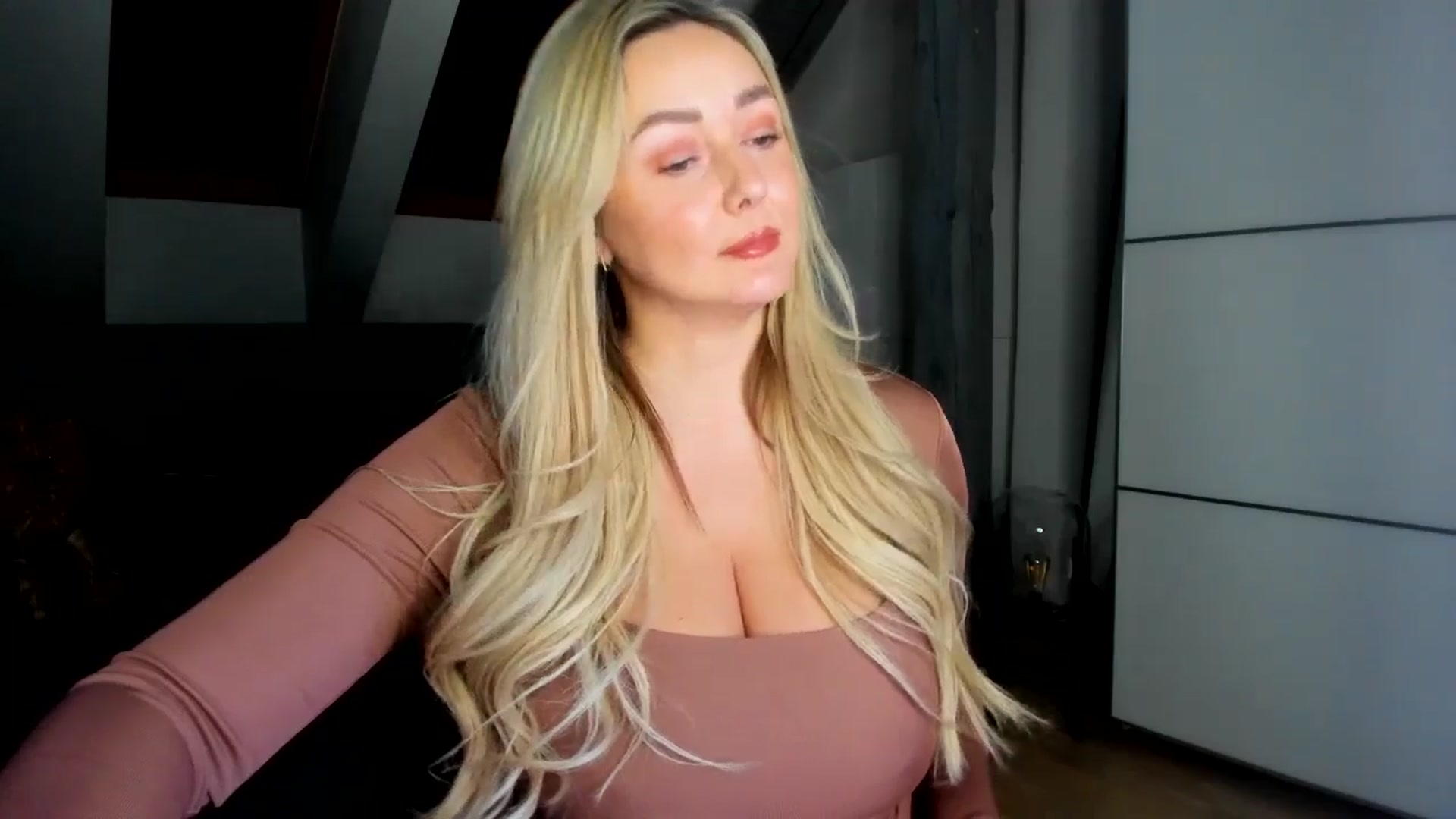 Gallery image thumbnail from Mi_Ha's myfreecams stream on, 02/20/2026, 17:32 image 10 of 20