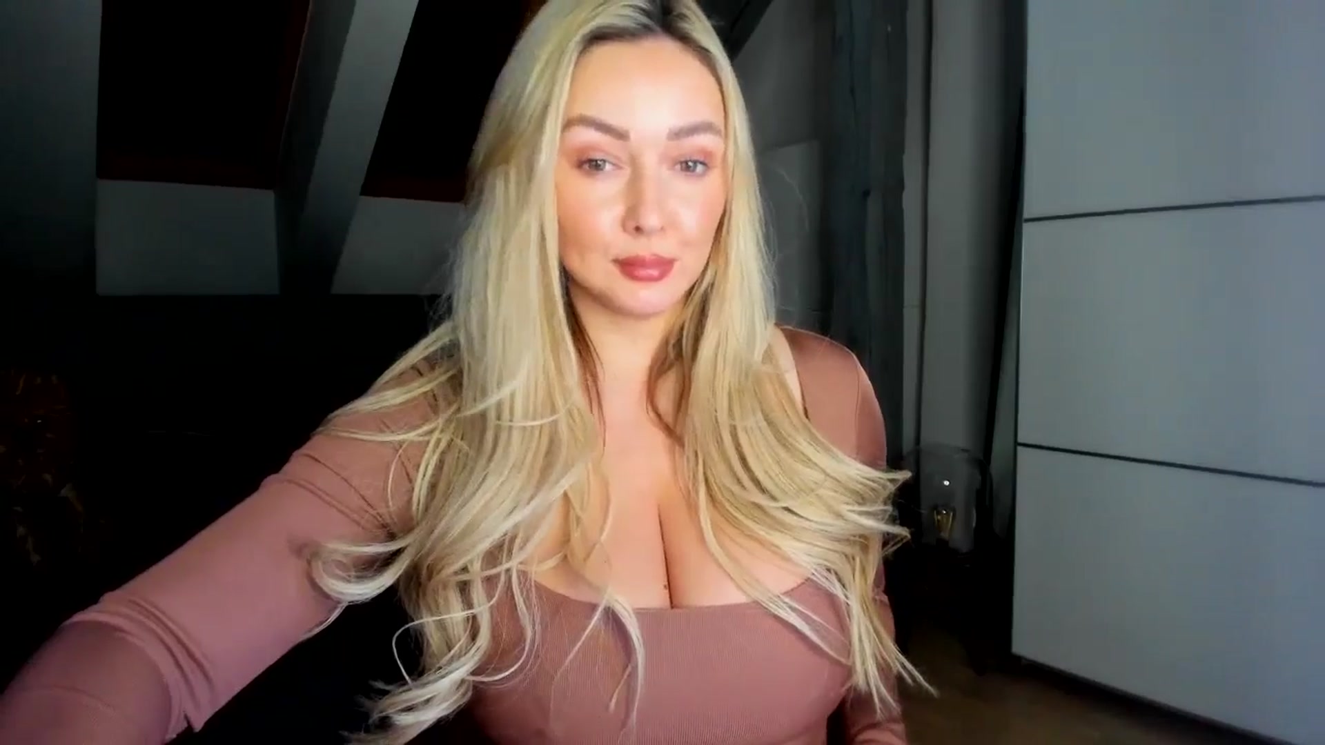 Gallery image thumbnail from Mi_Ha's myfreecams stream on, 02/20/2026, 17:32 image 8 of 20