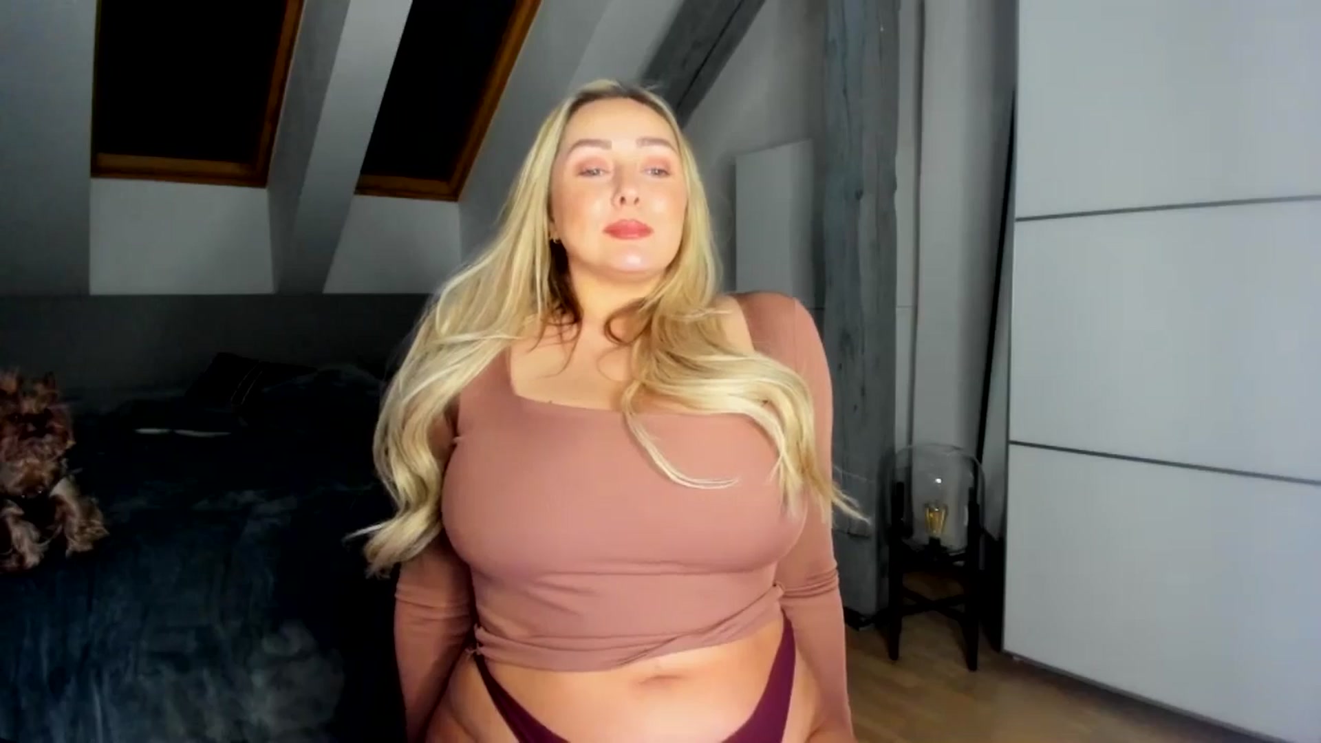 Gallery image thumbnail from Mi_Ha's myfreecams stream on, 02/20/2026, 17:32 image 15 of 20