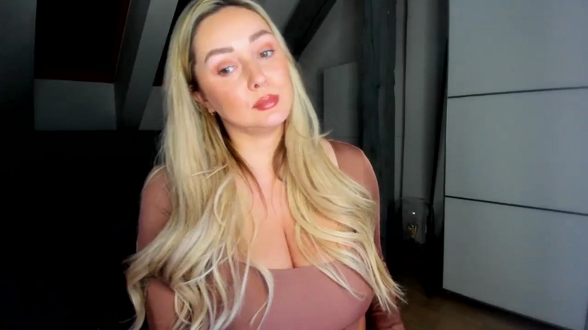 Gallery image thumbnail from Mi_Ha's myfreecams stream on, 02/20/2026, 17:32 image 7 of 20