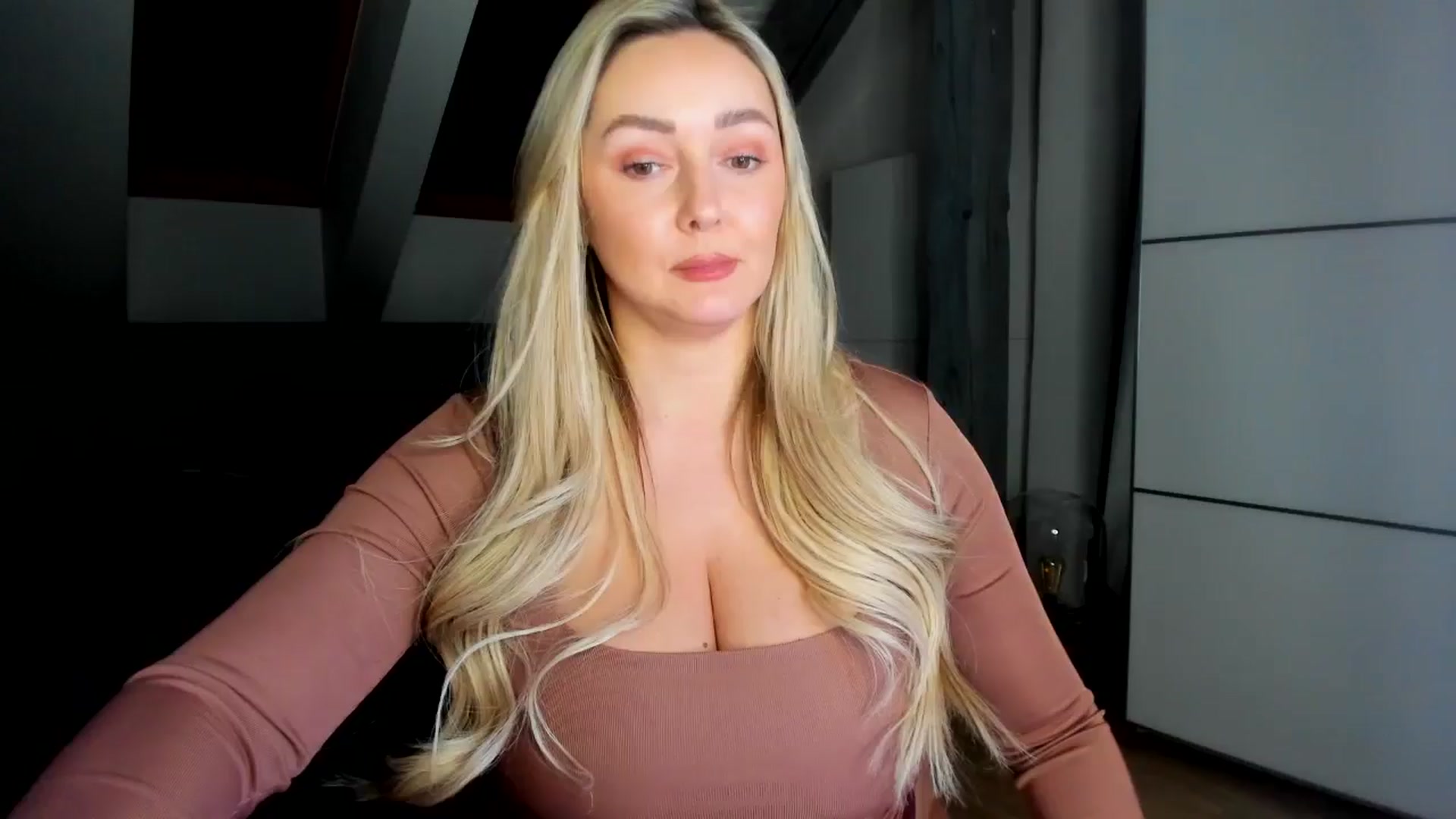 Gallery image thumbnail from Mi_Ha's myfreecams stream on, 02/20/2026, 19:21 image 17 of 20