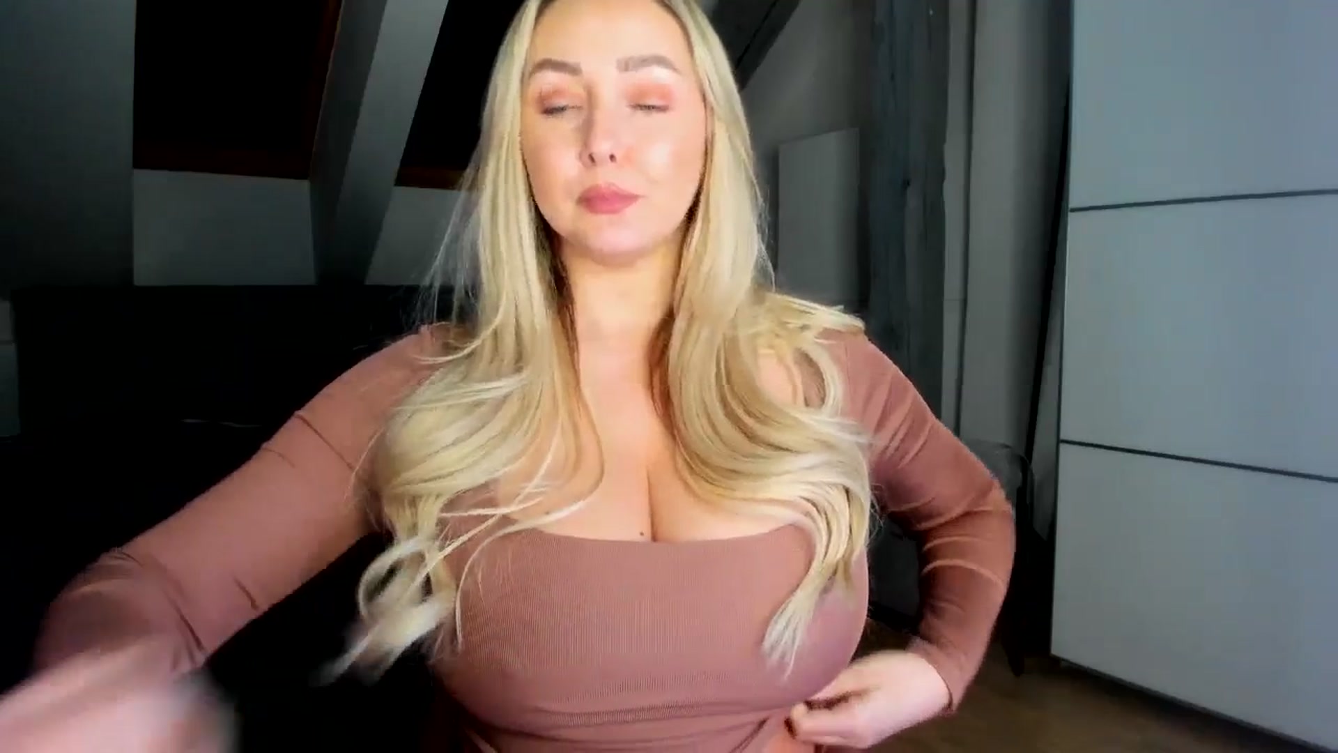Gallery image thumbnail from Mi_Ha's myfreecams stream on, 02/20/2026, 19:21 image 12 of 20