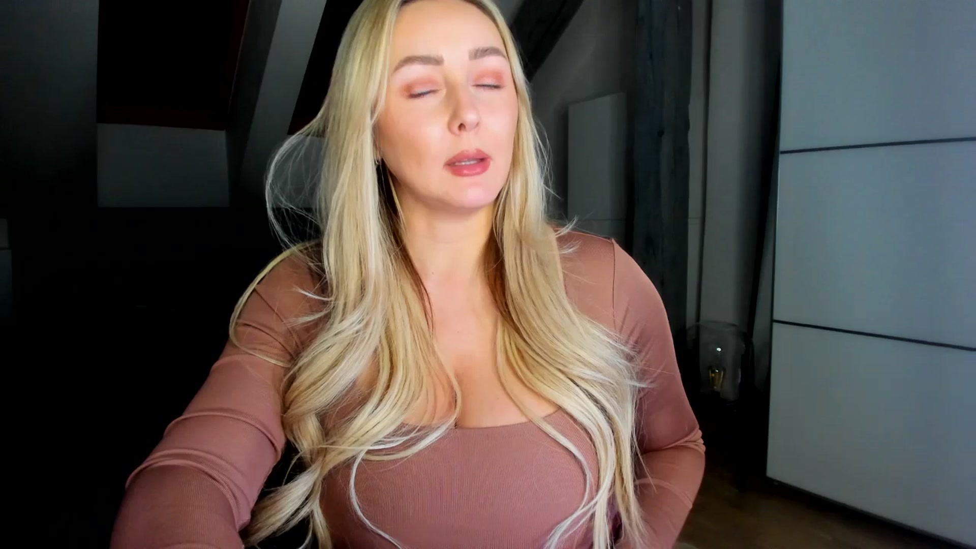 Gallery image thumbnail from Mi_Ha's myfreecams stream on, 02/20/2026, 19:21 image 11 of 20