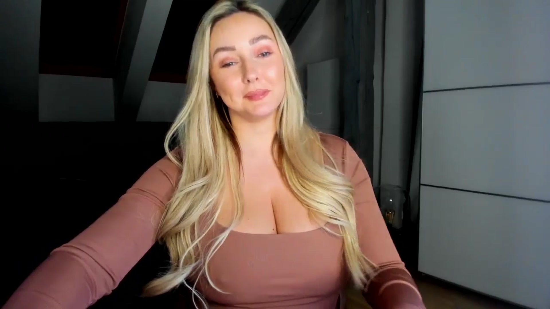 Gallery image thumbnail from Mi_Ha's myfreecams stream on, 02/20/2026, 19:21 image 16 of 20