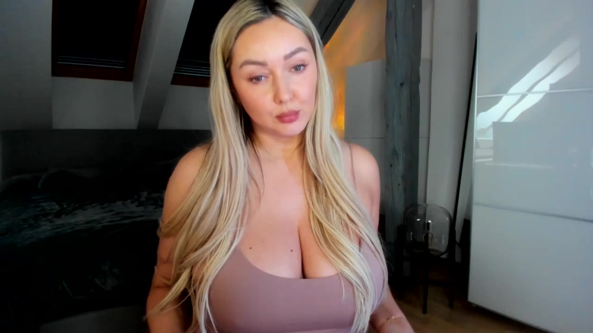 Gallery image thumbnail from Mi_Ha's myfreecams stream on, 03/02/2026, 14:58 image 14 of 20