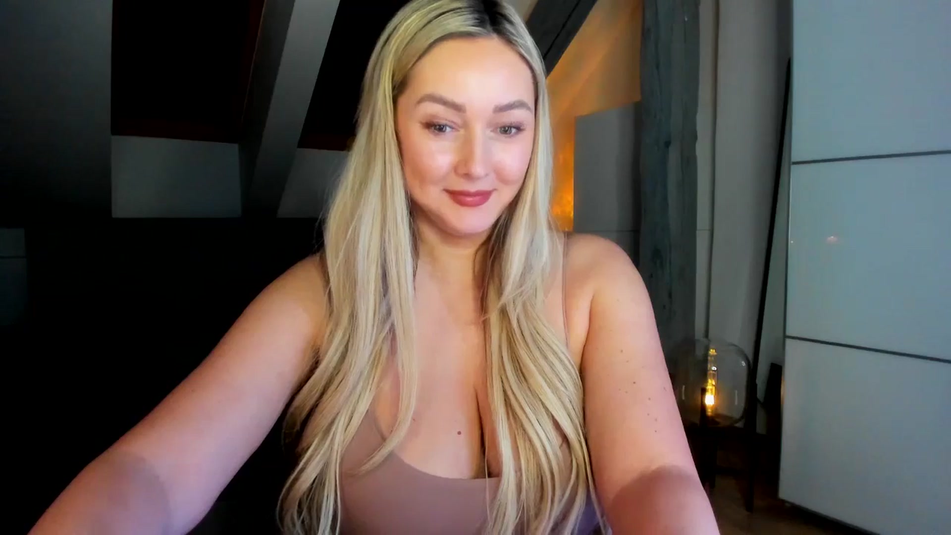 Gallery image thumbnail from Mi_Ha's myfreecams stream on, 03/02/2026, 20:19 image 16 of 20