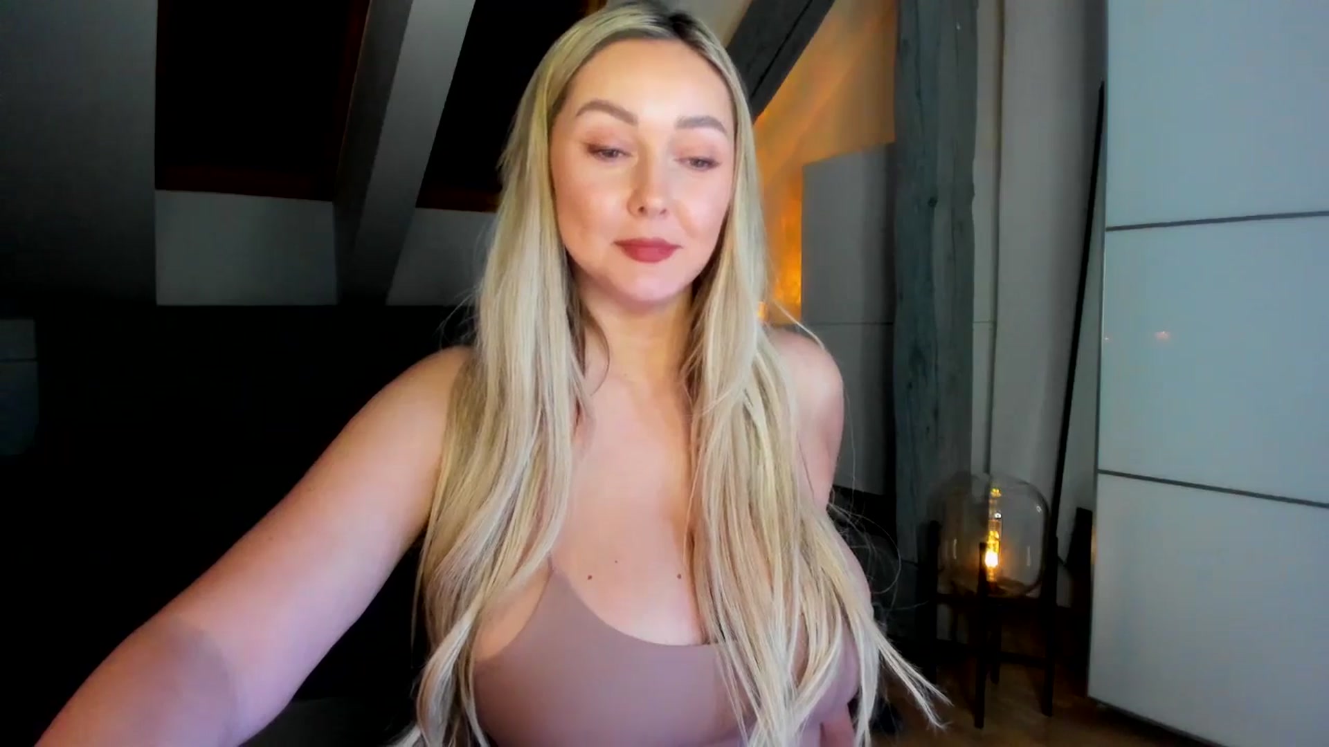 Gallery image thumbnail from Mi_Ha's myfreecams stream on, 03/02/2026, 20:19 image 6 of 20