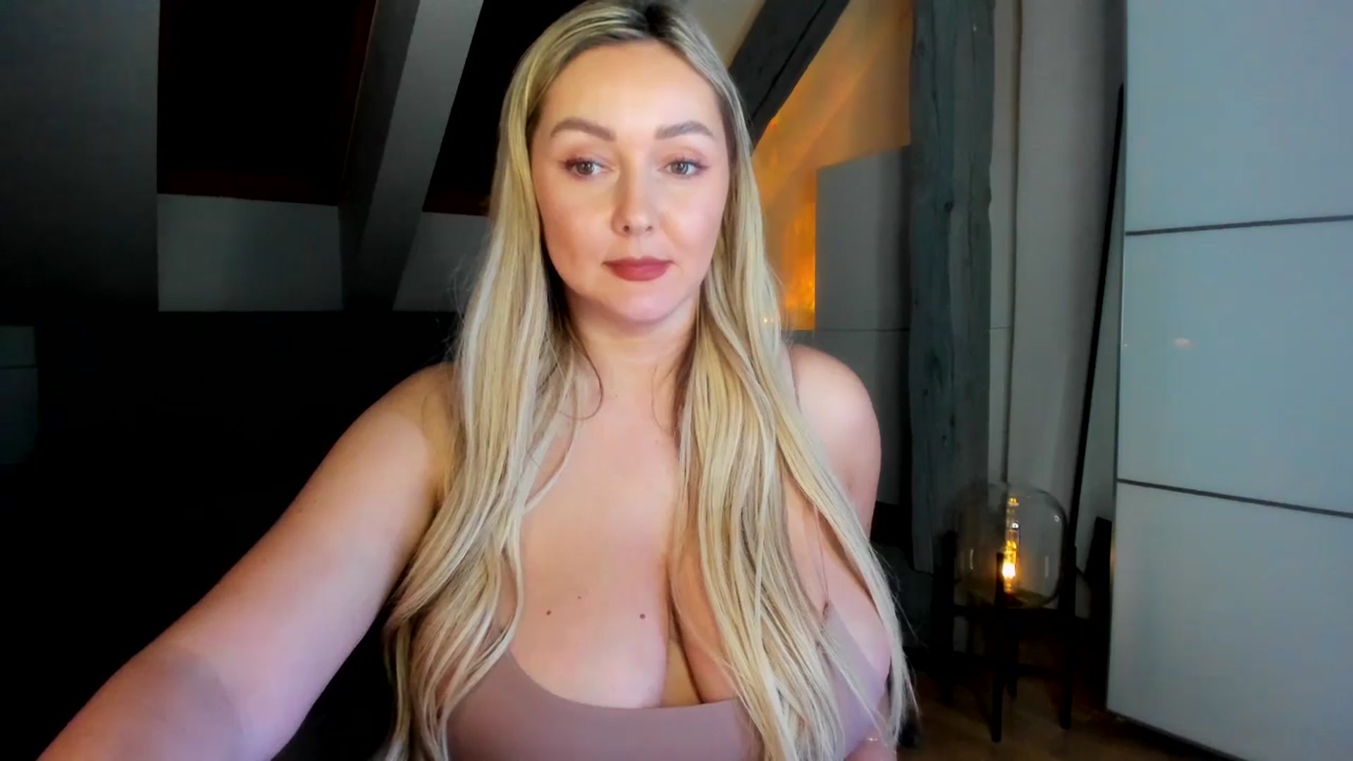 Gallery image thumbnail from Mi_Ha's myfreecams stream on, 03/02/2026, 21:01 image 15 of 20