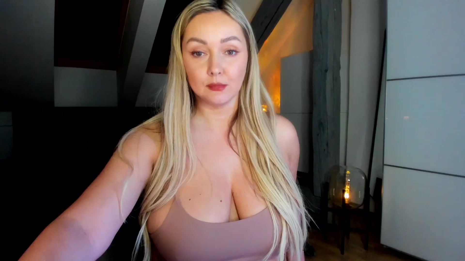 Gallery image thumbnail from Mi_Ha's myfreecams stream on, 03/02/2026, 21:01 image 16 of 20