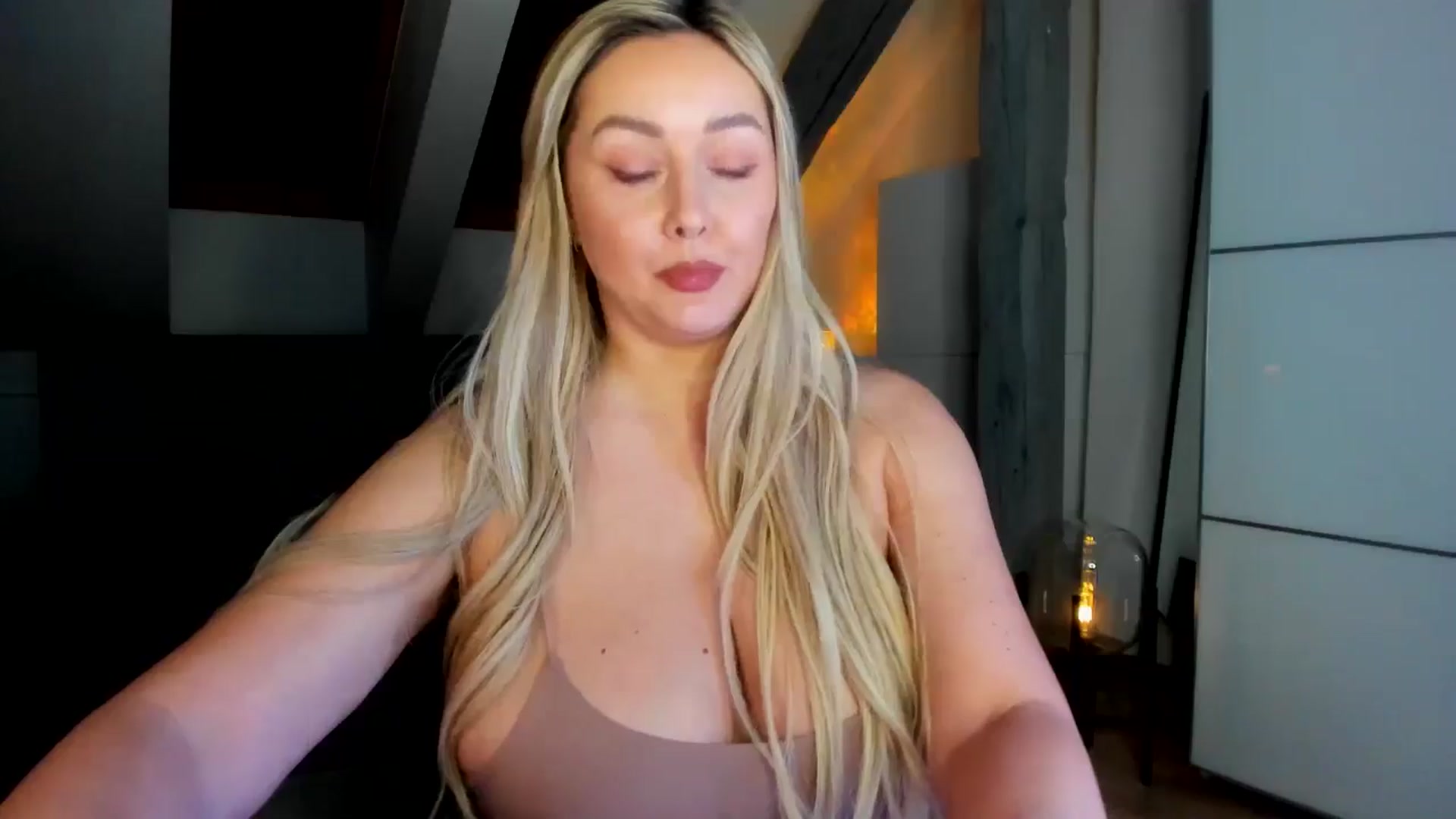 Gallery image thumbnail from Mi_Ha's myfreecams stream on, 03/02/2026, 21:01 image 11 of 20