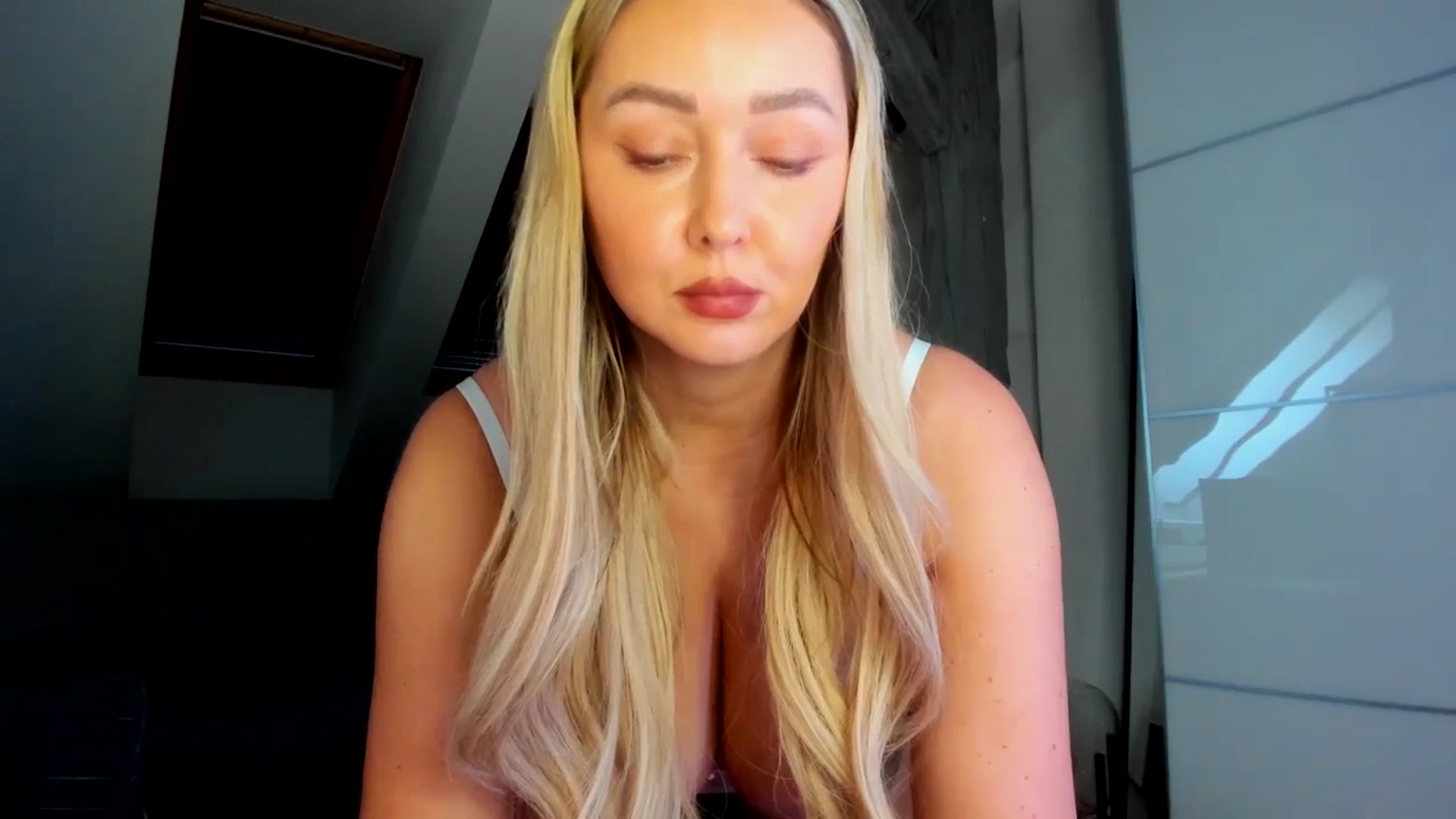 Gallery image thumbnail from Mi_Ha's myfreecams stream on, 03/03/2026, 14:32 image 3 of 20