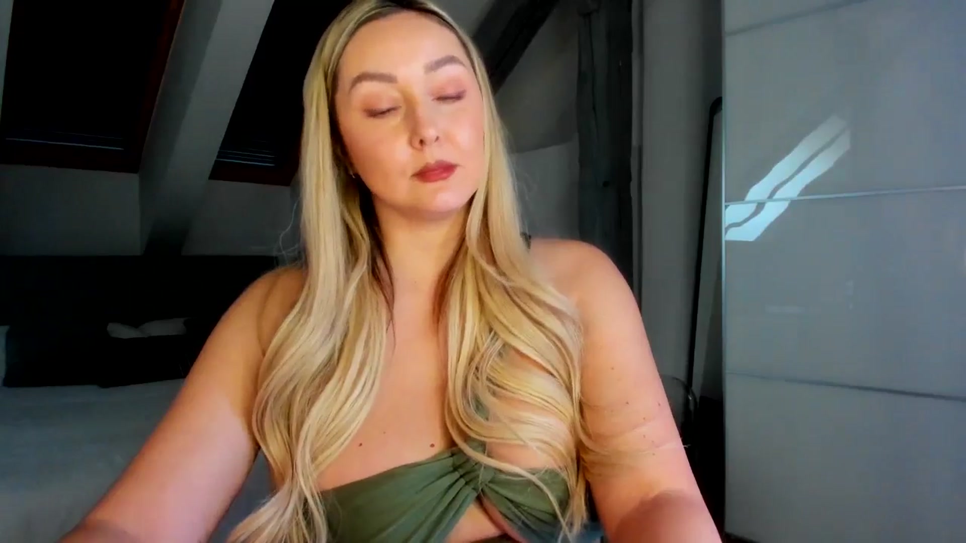 Gallery image thumbnail from Mi_Ha's myfreecams stream on, 03/07/2026, 15:08 image 12 of 20