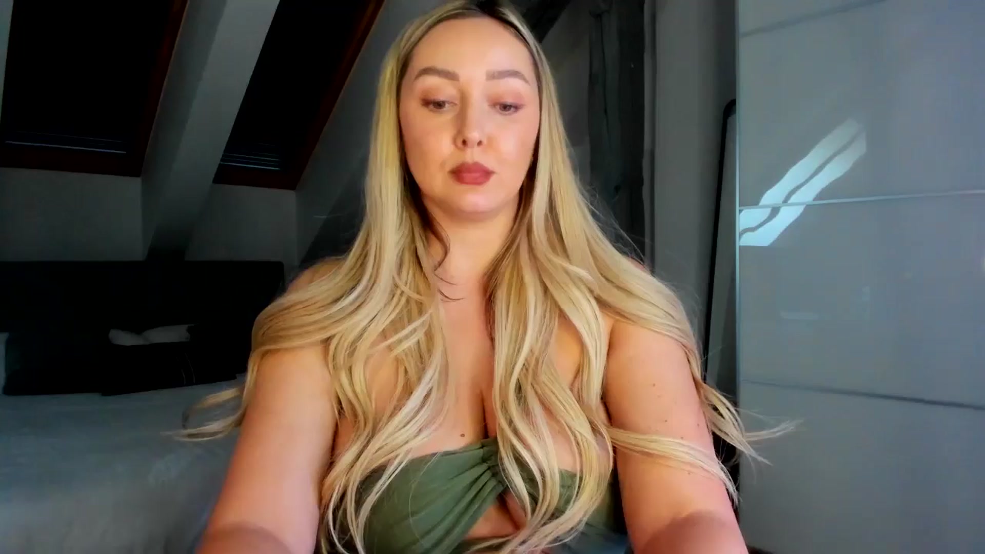 Gallery image thumbnail from Mi_Ha's myfreecams stream on, 03/07/2026, 15:08 image 9 of 20