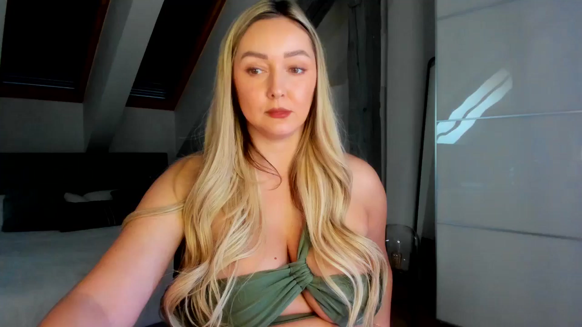 Gallery image thumbnail from Mi_Ha's myfreecams stream on, 03/07/2026, 15:08 image 6 of 20