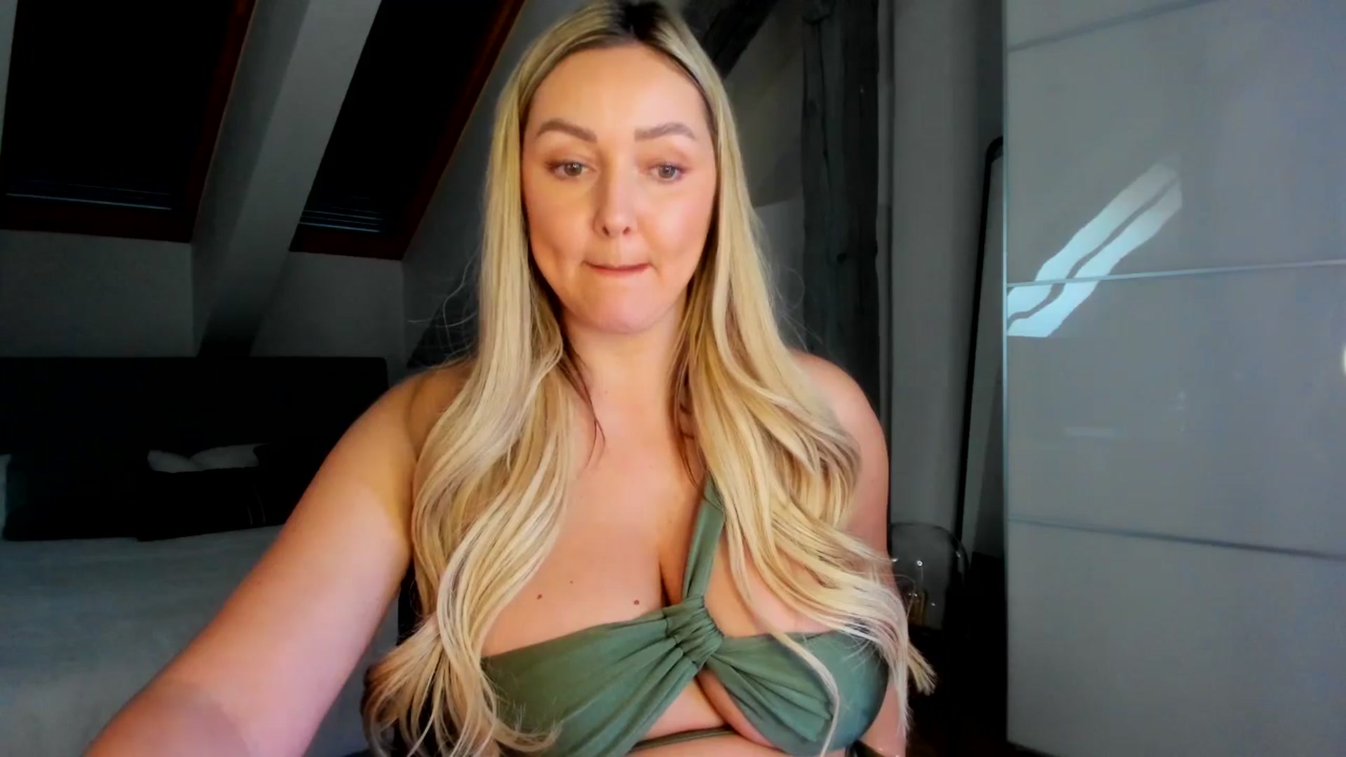 Gallery image thumbnail from Mi_Ha's myfreecams stream on, 03/07/2026, 15:08 image 18 of 20