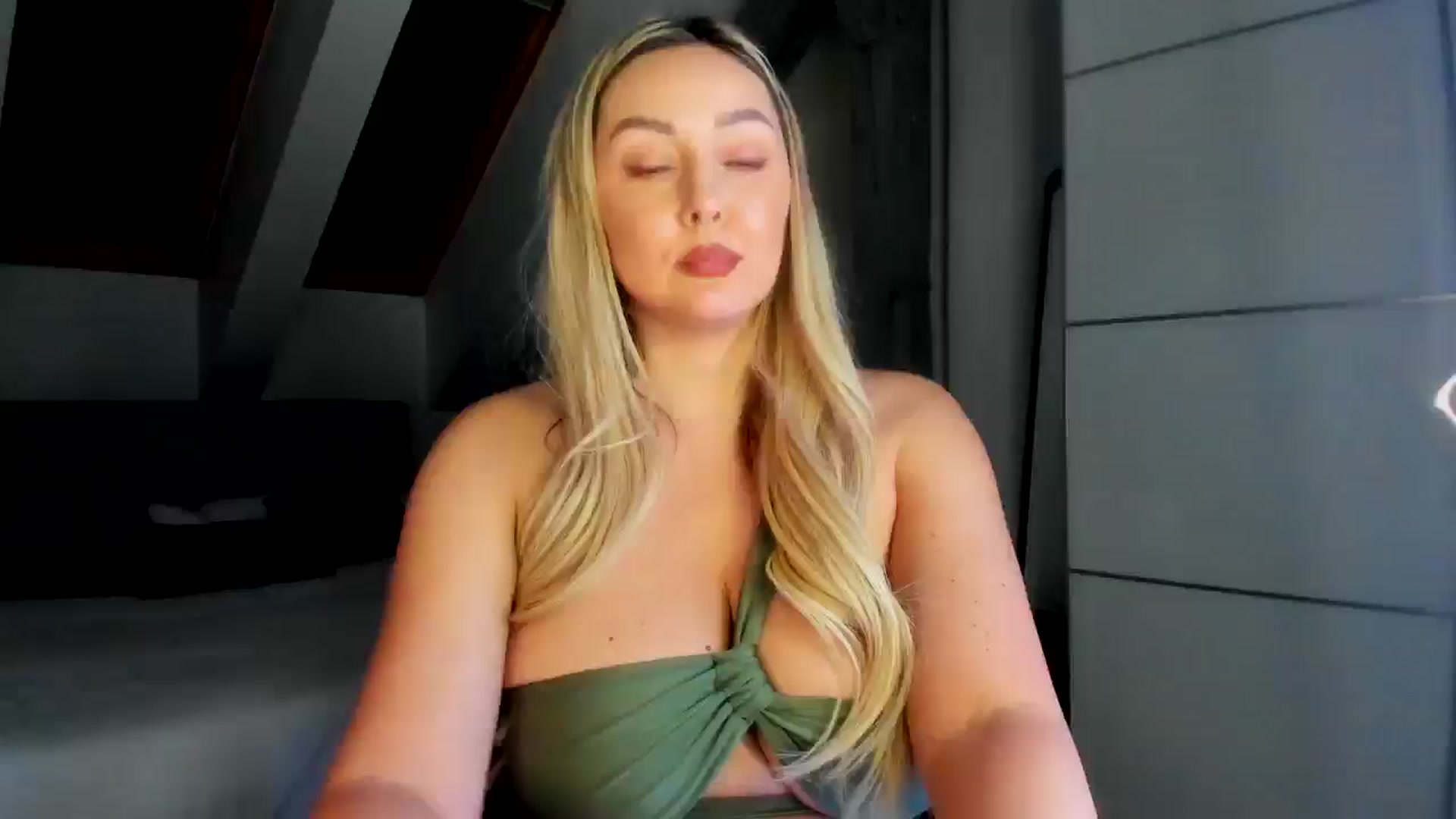 Gallery image thumbnail from Mi_Ha's myfreecams stream on, 03/07/2026, 17:30 image 15 of 20