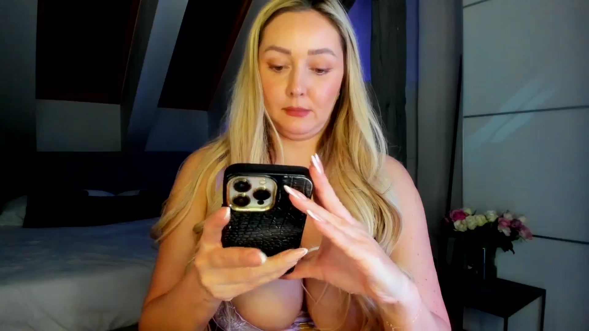 Gallery image thumbnail from Mi_Ha's myfreecams stream on, 03/08/2026, 17:10 image 11 of 20