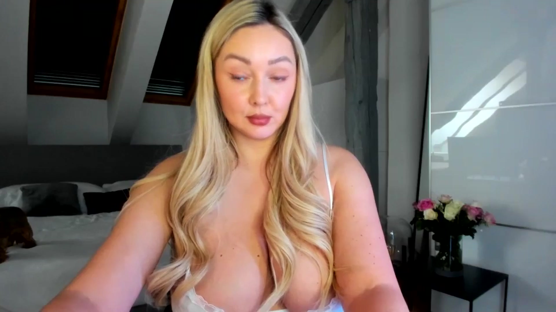 Gallery image thumbnail from Mi_Ha's myfreecams stream on, 03/09/2026, 14:17 image 17 of 20