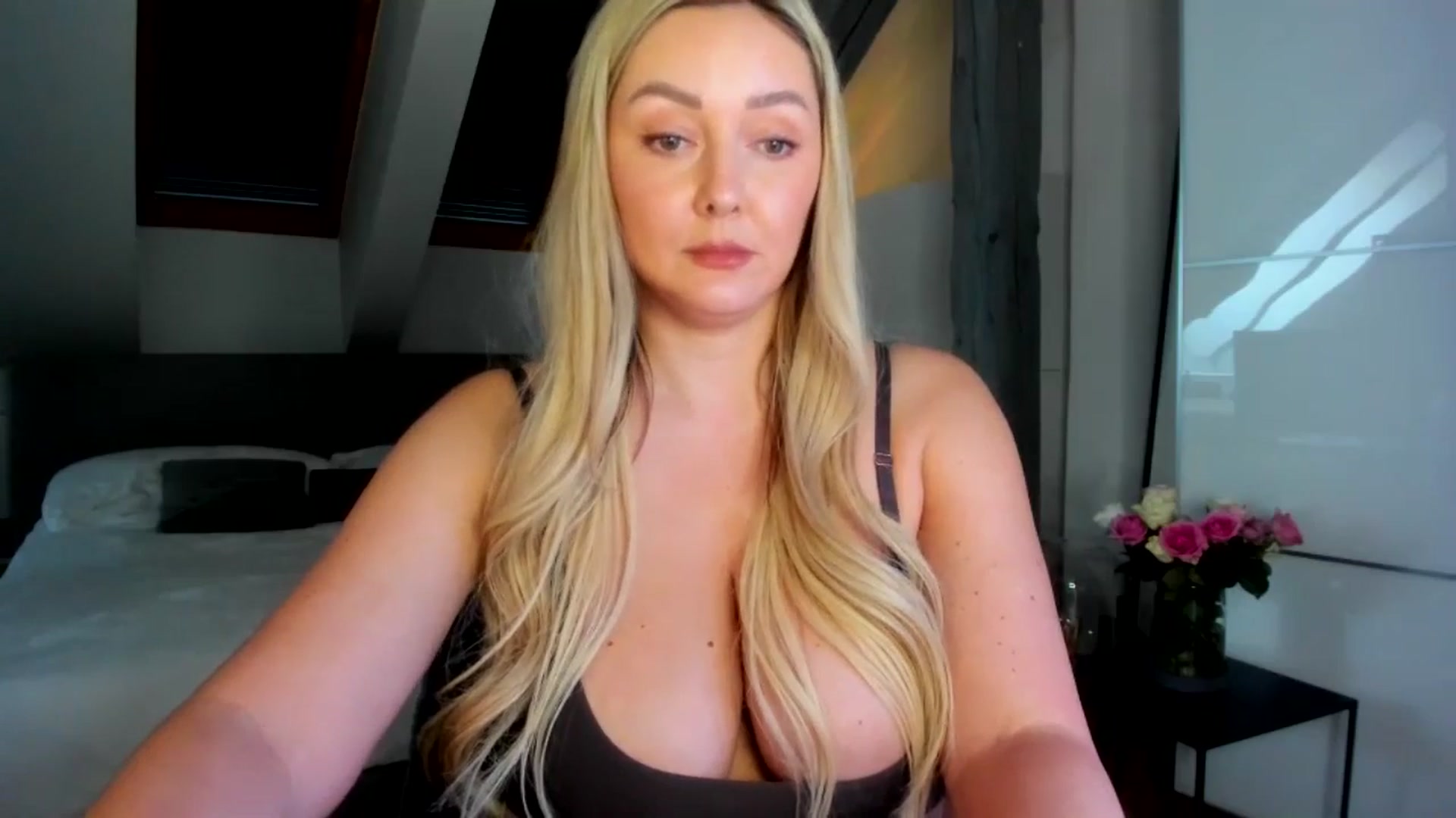 Gallery image thumbnail from Mi_Ha's myfreecams stream on, 03/10/2026, 15:12 image 8 of 20
