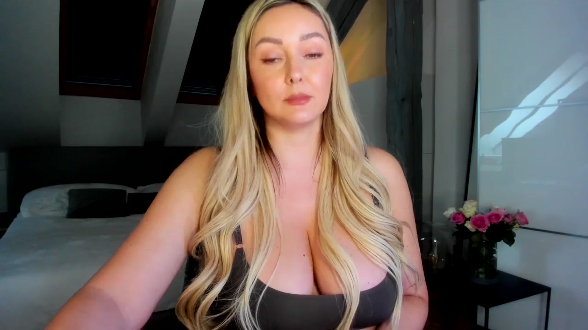 Gallery image thumbnail from Mi_Ha's myfreecams stream on, 03/10/2026, 15:12 image 17 of 20