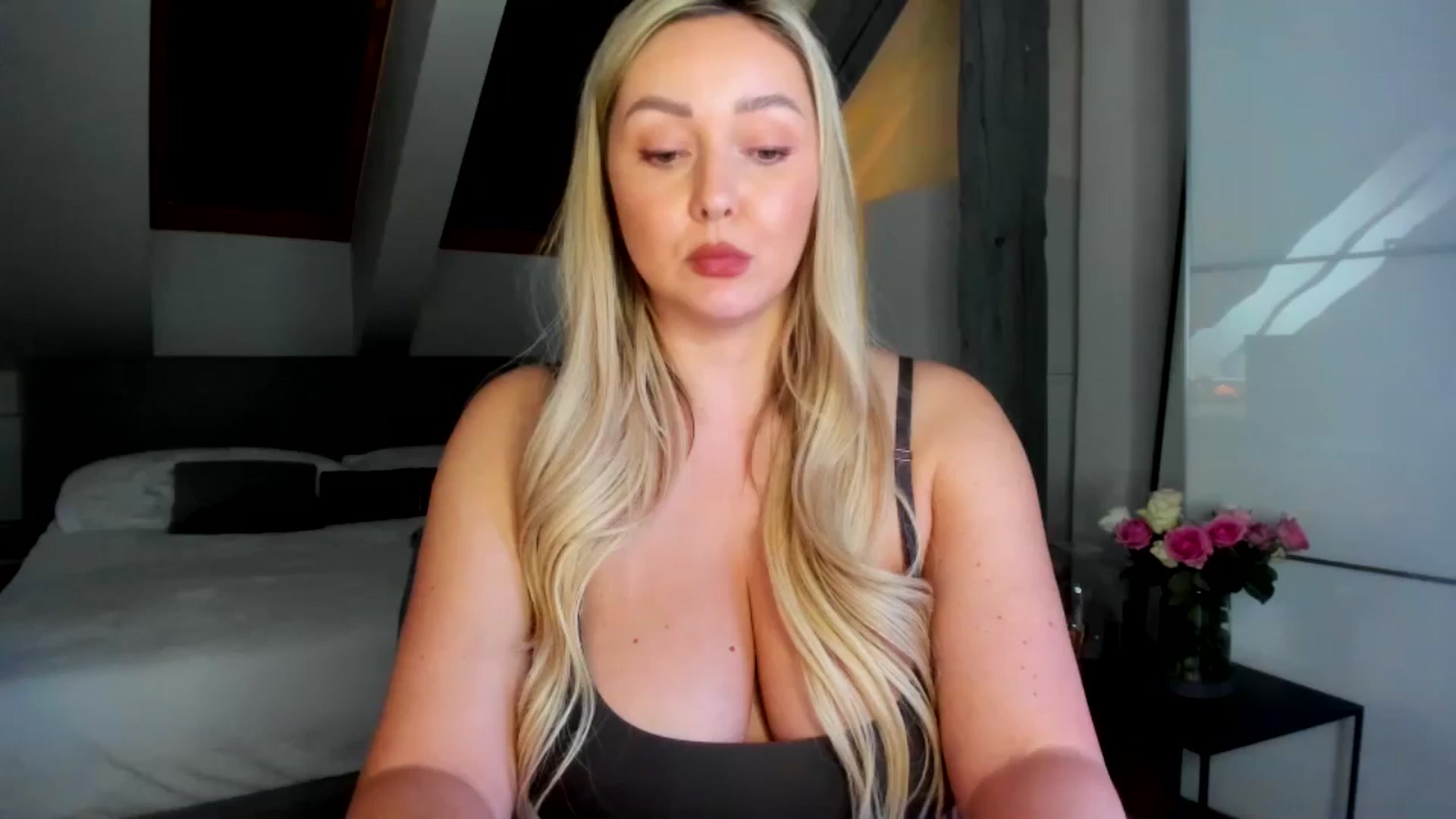 Gallery image thumbnail from Mi_Ha's myfreecams stream on, 03/10/2026, 16:02 image 7 of 20