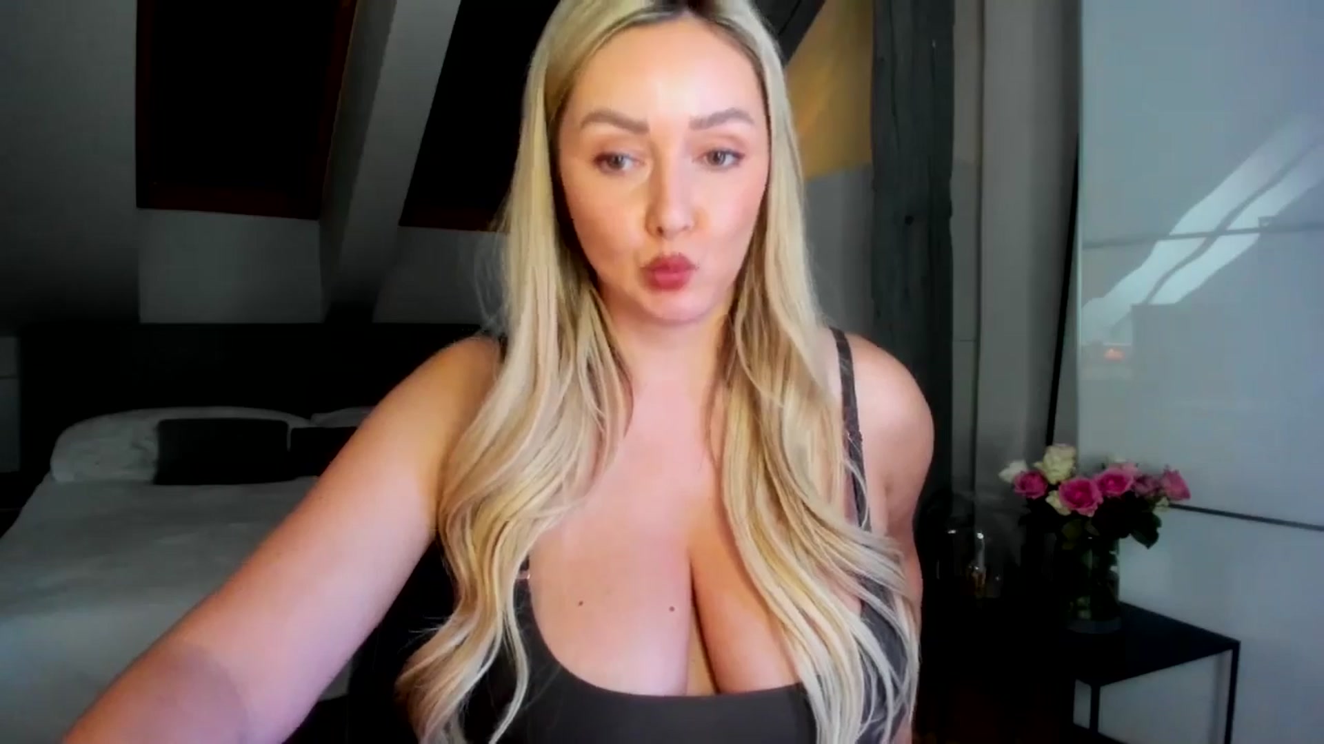 Gallery image thumbnail from Mi_Ha's myfreecams stream on, 03/10/2026, 16:02 image 6 of 20