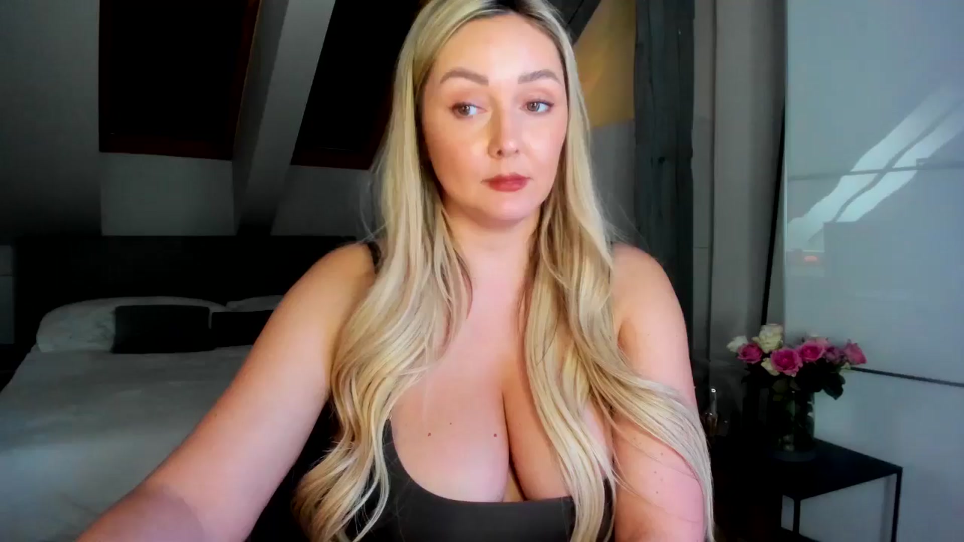 Gallery image thumbnail from Mi_Ha's myfreecams stream on, 03/10/2026, 16:02 image 5 of 20