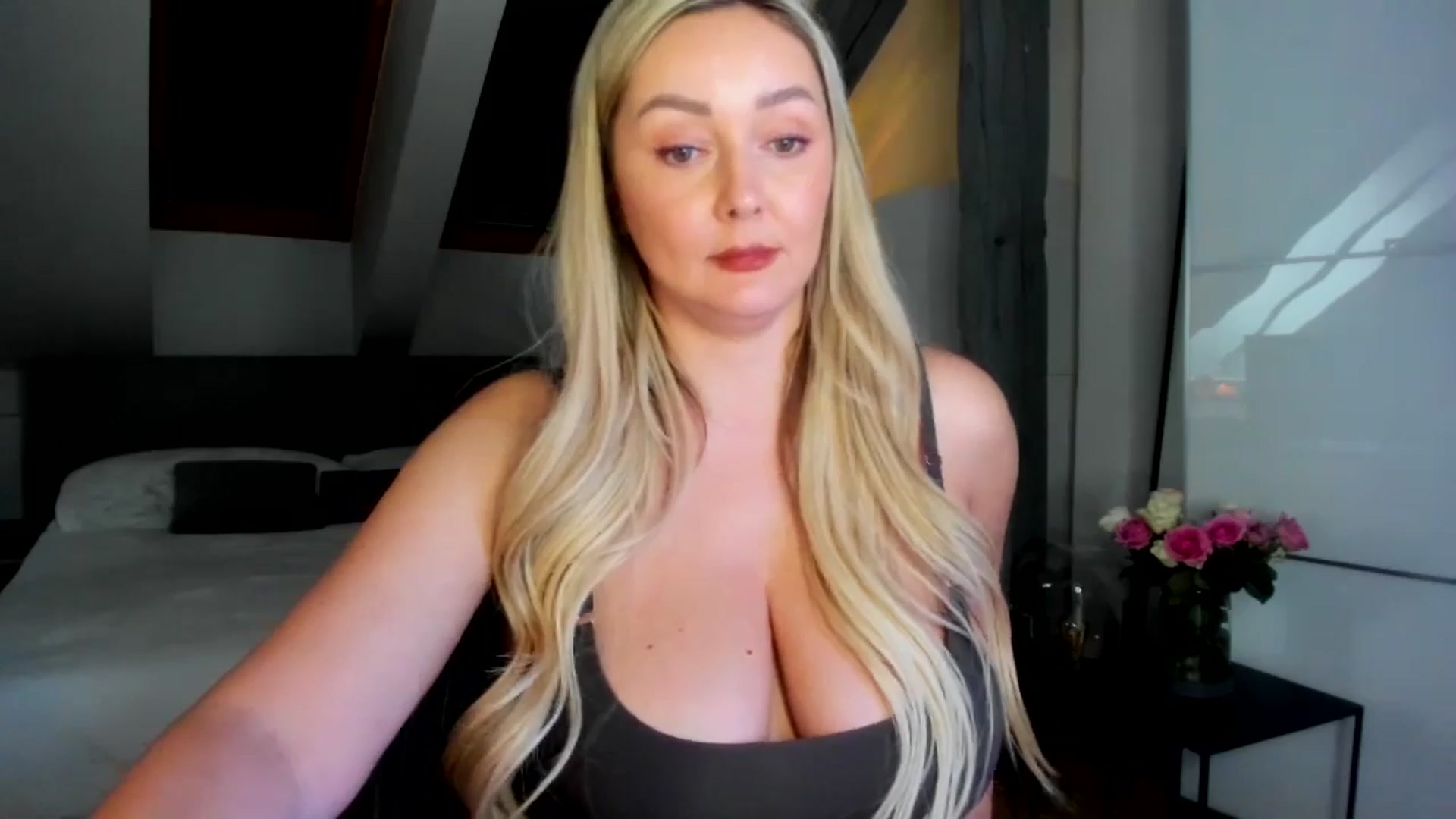 Gallery image thumbnail from Mi_Ha's myfreecams stream on, 03/10/2026, 16:02 image 2 of 20