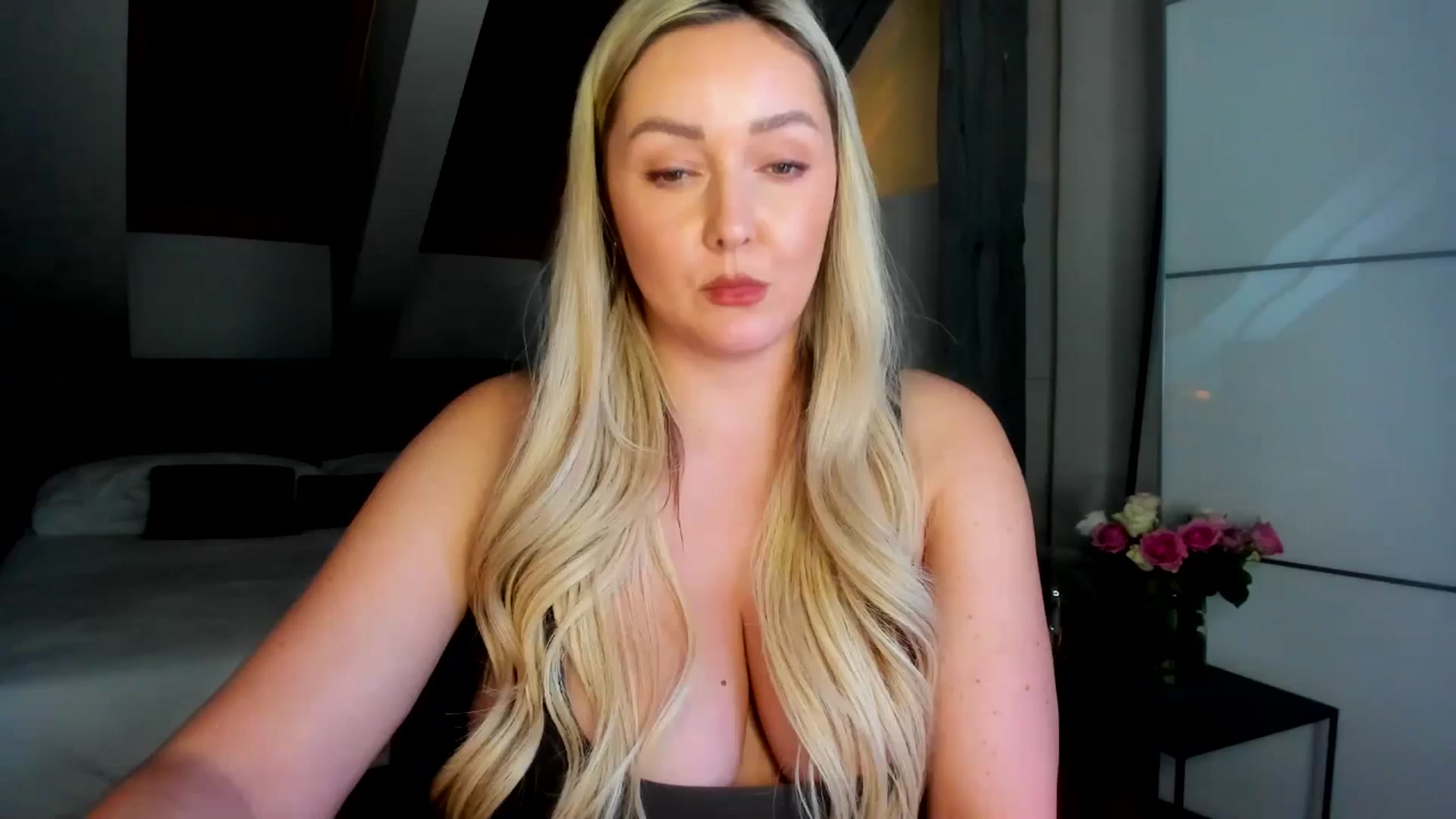 Gallery image thumbnail from Mi_Ha's myfreecams stream on, 03/10/2026, 17:04 image 5 of 20