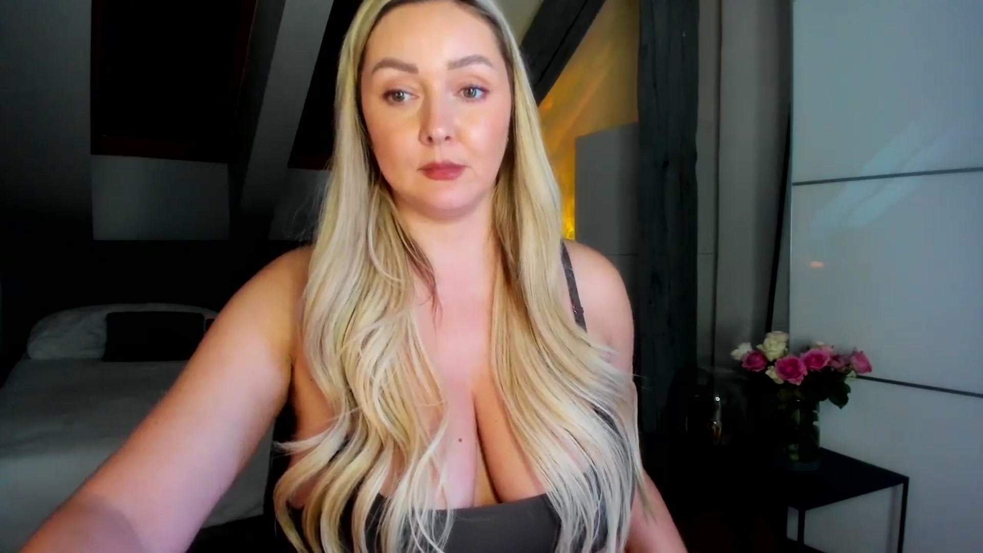 Gallery image thumbnail from Mi_Ha's myfreecams stream on, 03/10/2026, 17:04 image 12 of 20