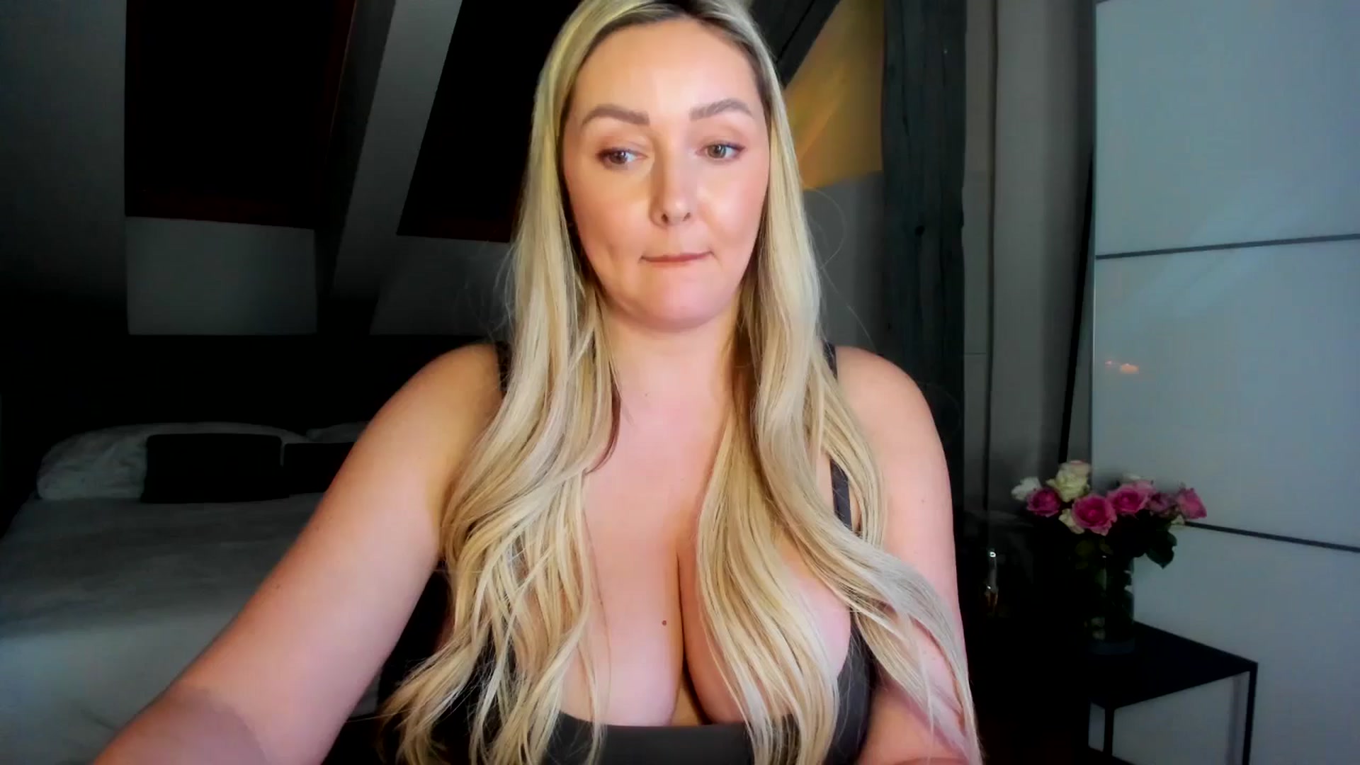 Gallery image thumbnail from Mi_Ha's myfreecams stream on, 03/10/2026, 17:04 image 16 of 20