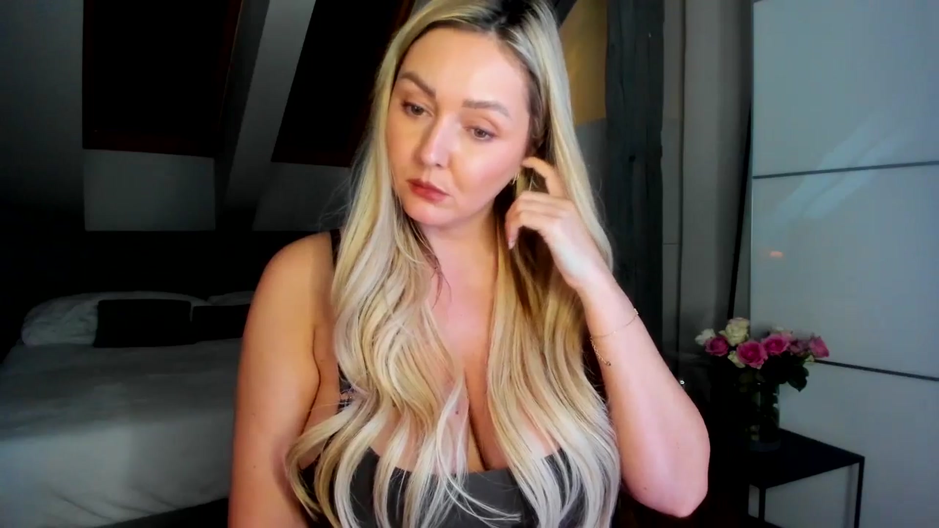 Gallery image thumbnail from Mi_Ha's myfreecams stream on, 03/10/2026, 17:04 image 11 of 20