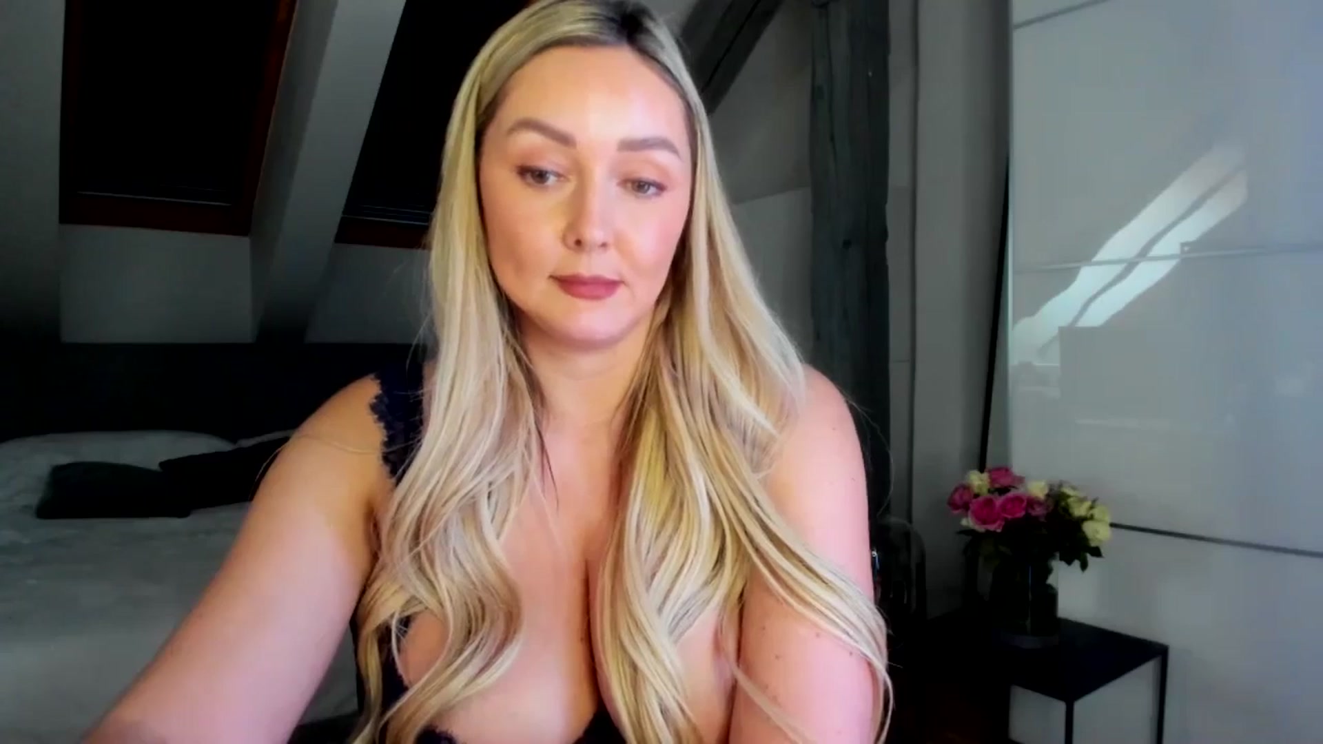 Gallery image thumbnail from Mi_Ha's myfreecams stream on, 03/11/2026, 16:04 image 14 of 20