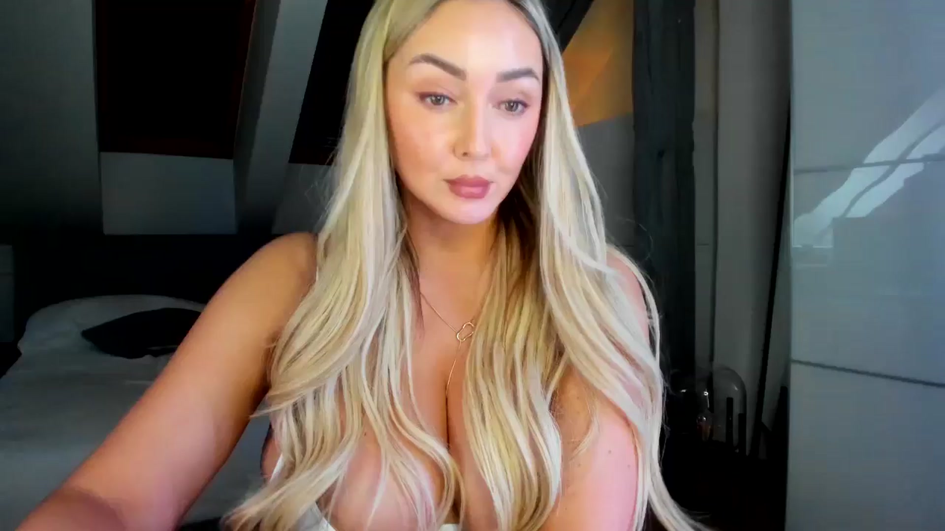 Gallery image thumbnail from Mi_Ha's myfreecams stream on, 03/15/2026, 15:31 image 8 of 20