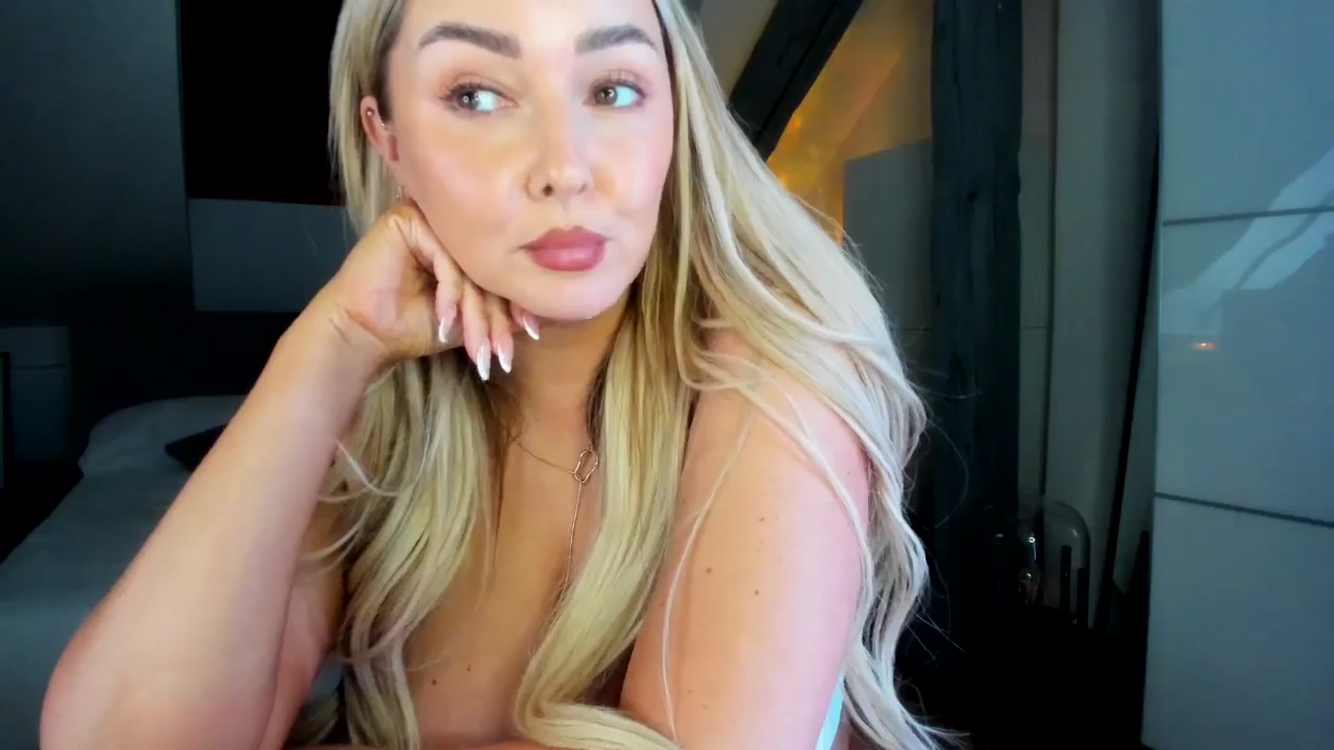 Gallery image thumbnail from Mi_Ha's myfreecams stream on, 03/15/2026, 16:52 image 10 of 20