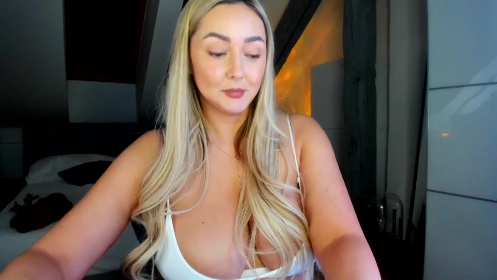 Gallery image thumbnail from Mi_Ha's myfreecams stream on, 03/15/2026, 16:52 image 19 of 20